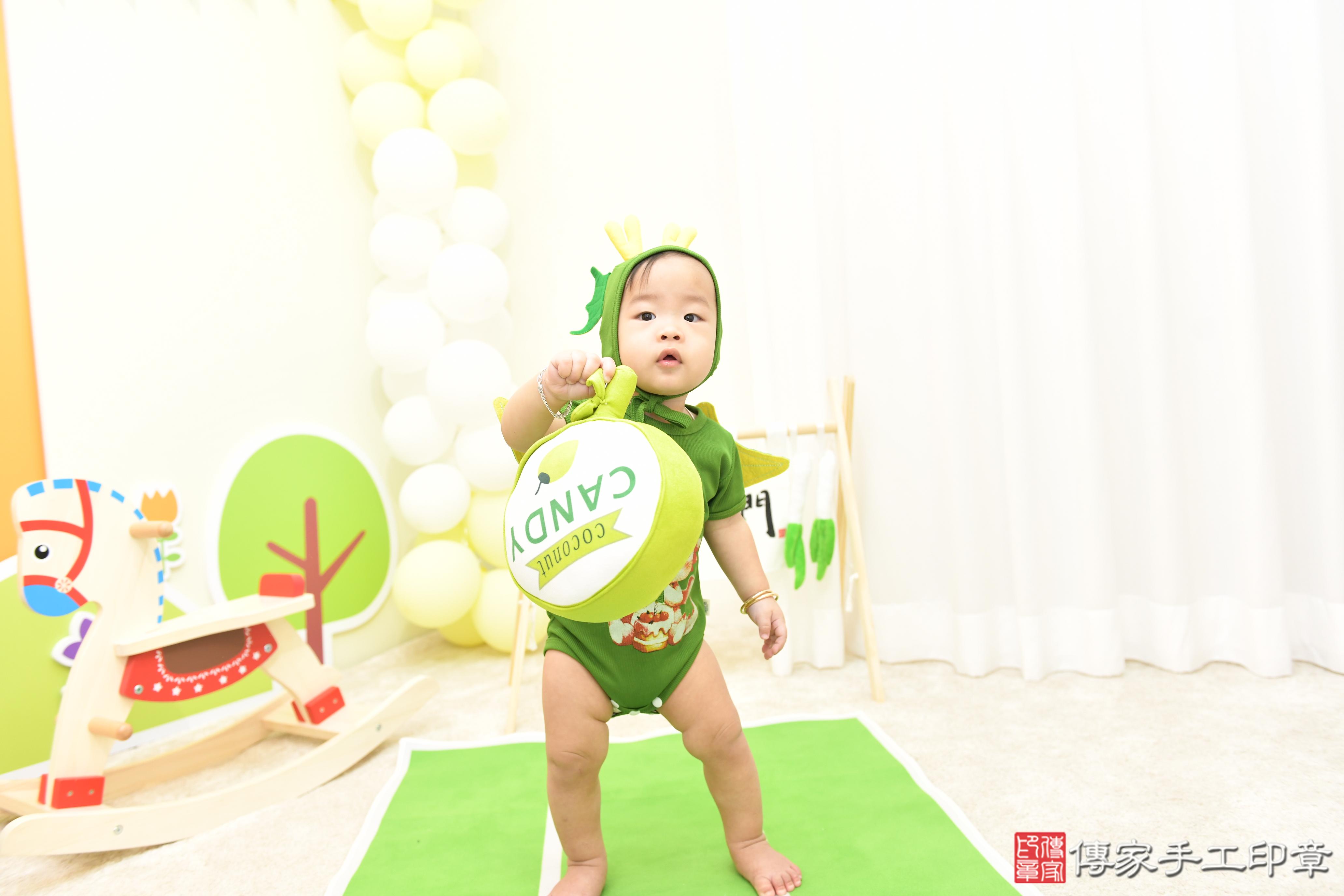 傳家手工印章台南店、抓周、度脺、美式風會場、傳家嬰兒古禮、吉祥話、抓周道具物品24種、拍照。抓周證書。寶寶抓周、滿周歲、生日快樂、祝福