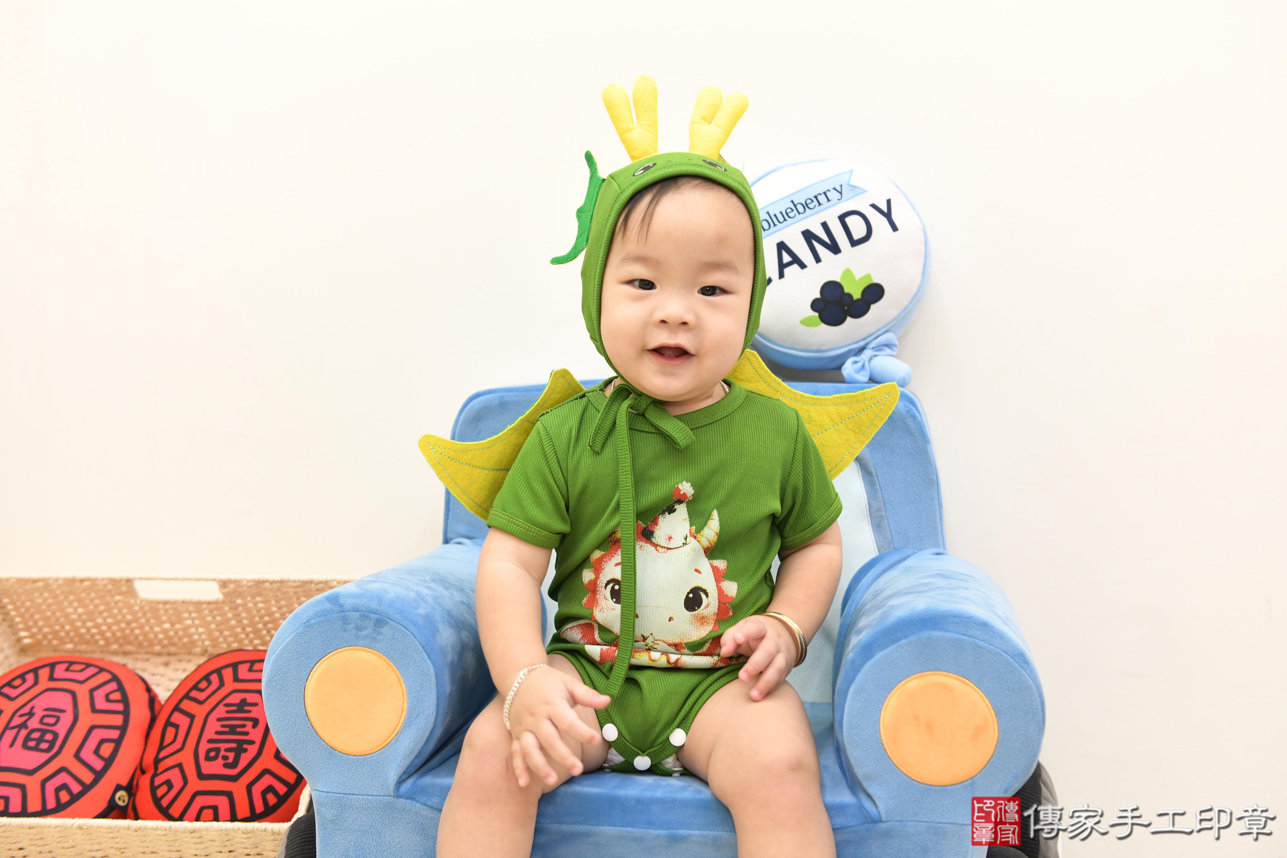 傳家手工印章台南店、抓周、度脺、美式風會場、傳家嬰兒古禮、吉祥話、抓周道具物品24種、拍照。抓周證書。寶寶抓周、滿周歲、生日快樂、祝福