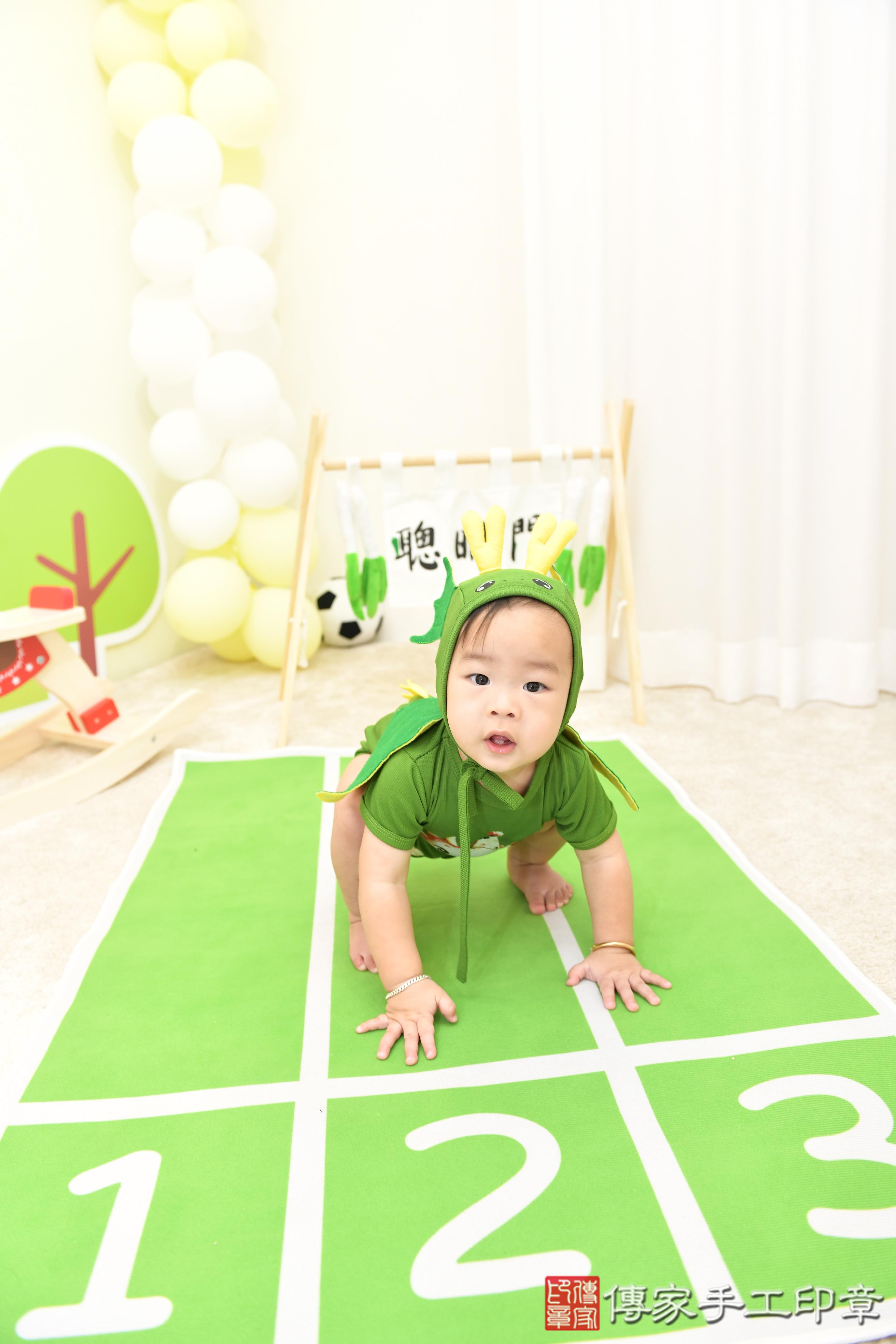 傳家手工印章台南店、抓周、度脺、美式風會場、傳家嬰兒古禮、吉祥話、抓周道具物品24種、拍照。抓周證書。寶寶抓周、滿周歲、生日快樂、祝福