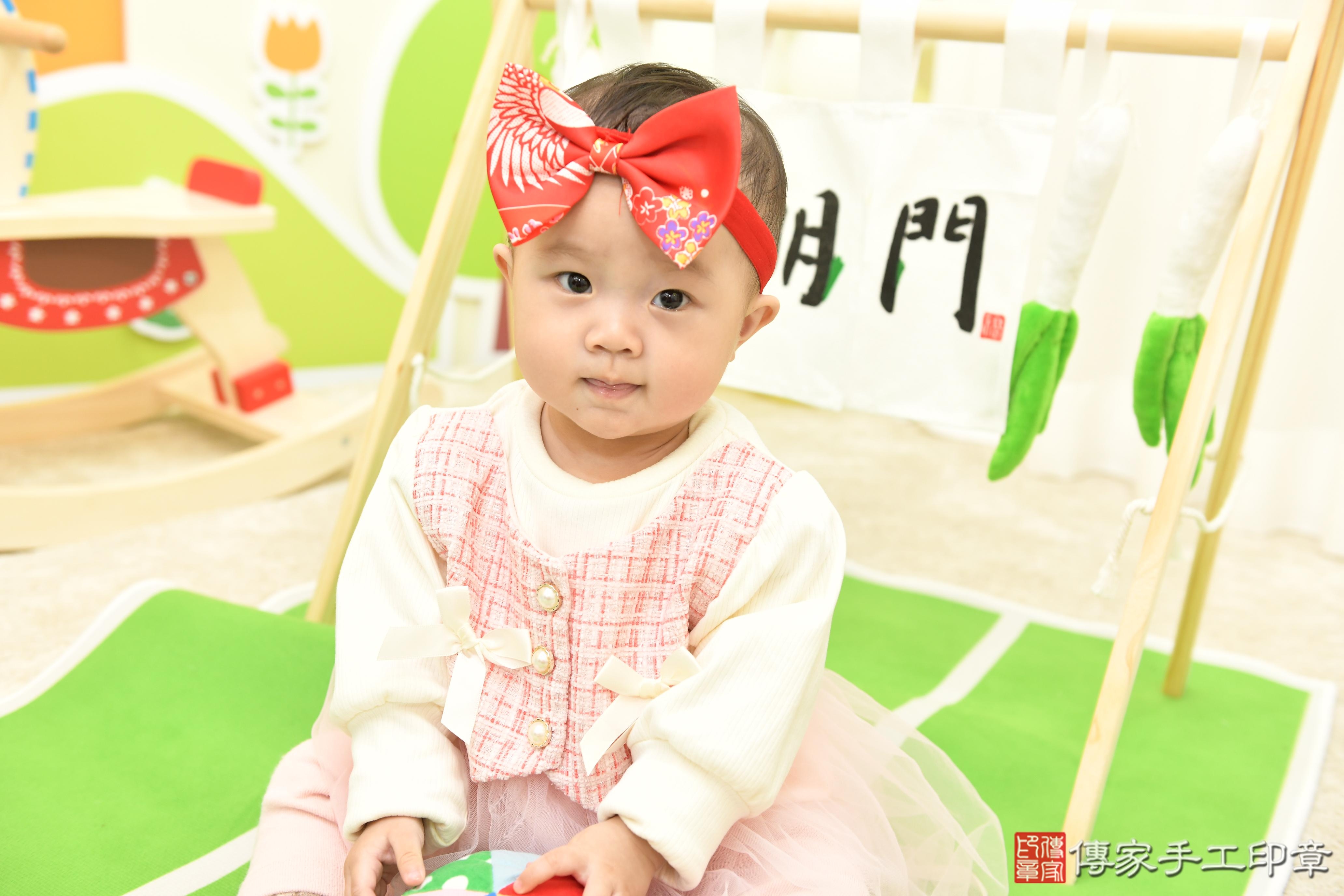 傳家手工印章台南店、抓周、度脺、美式風會場、傳家嬰兒古禮、吉祥話、抓周道具物品24種、拍照。抓周證書。寶寶抓周、滿周歲、生日快樂、祝福