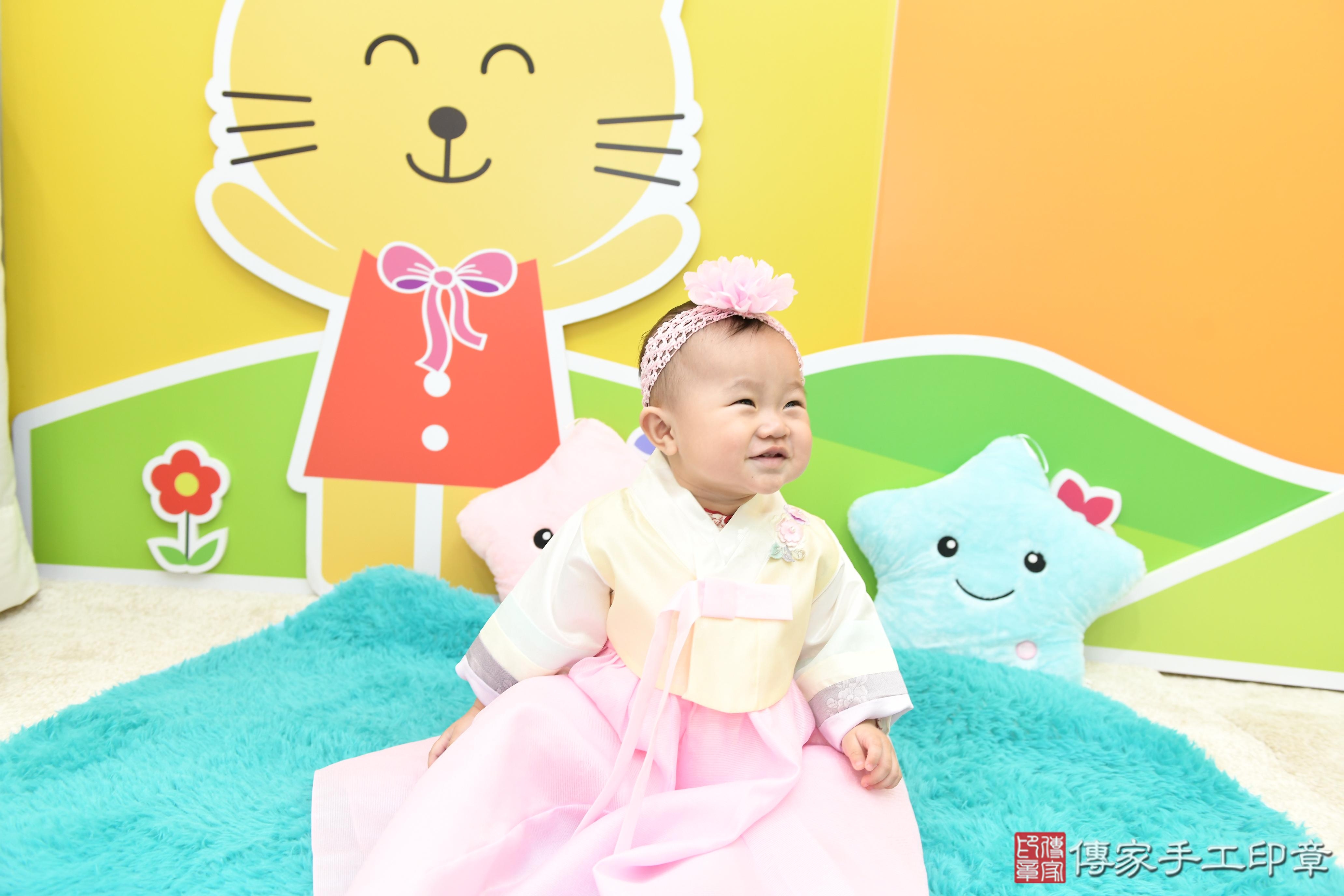 傳家手工印章台南店、抓周、度脺、美式風會場、傳家嬰兒古禮、吉祥話、抓周道具物品24種、拍照。抓周證書。寶寶抓周、滿周歲、生日快樂、祝福