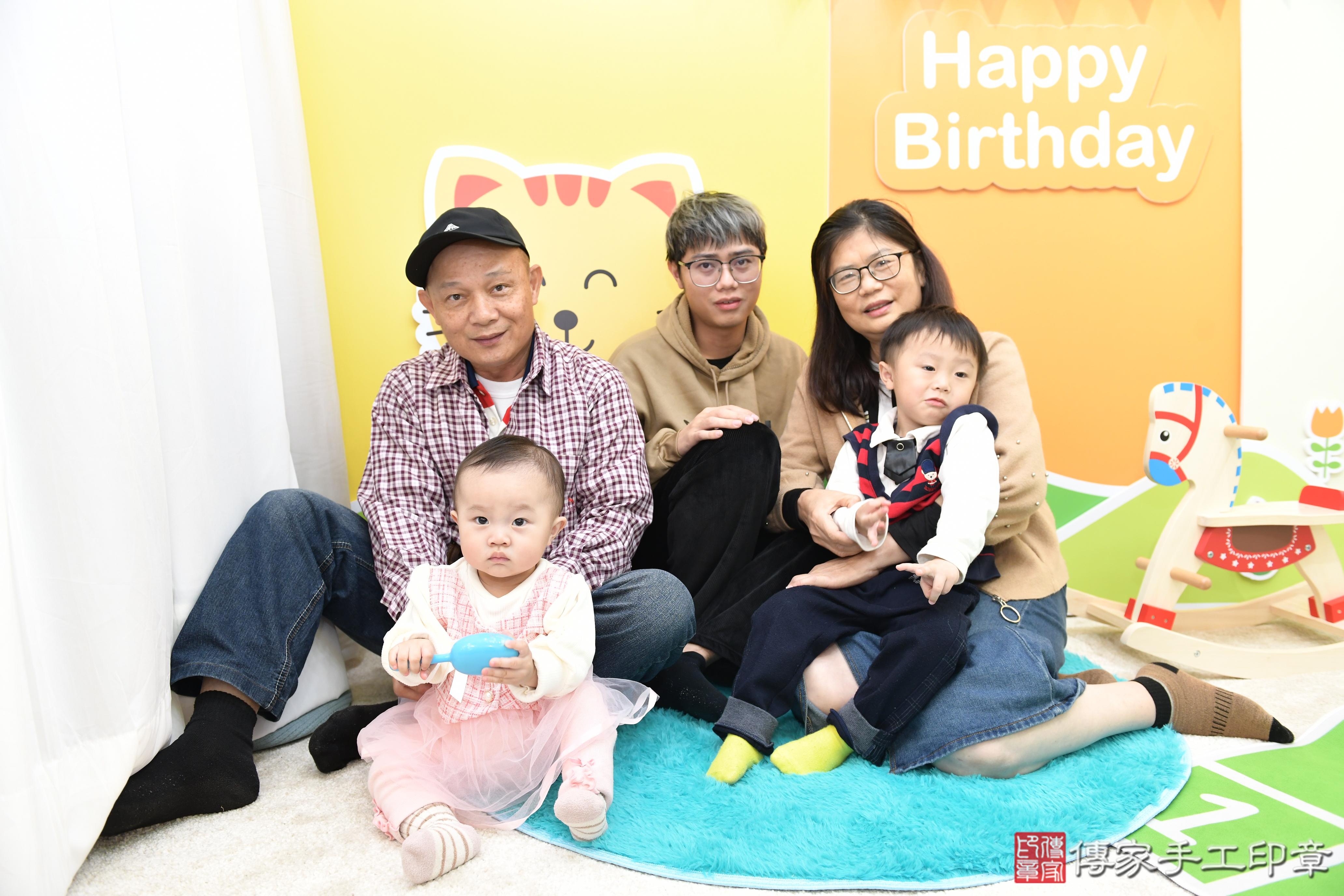 傳家手工印章台南店、抓周、度脺、美式風會場、傳家嬰兒古禮、吉祥話、抓周道具物品24種、拍照。抓周證書。寶寶抓周、滿周歲、生日快樂、祝福