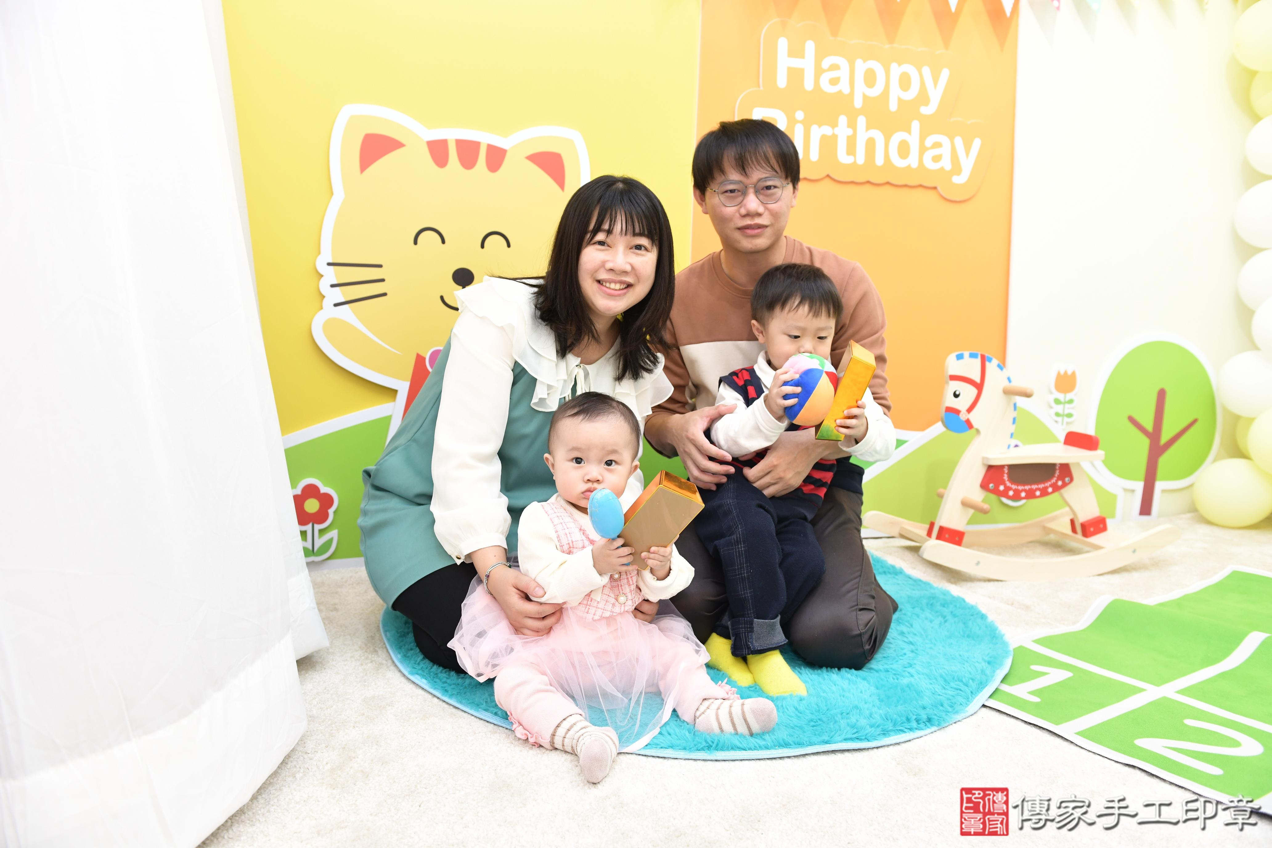 傳家手工印章台南店、抓周、度脺、美式風會場、傳家嬰兒古禮、吉祥話、抓周道具物品24種、拍照。抓周證書。寶寶抓周、滿周歲、生日快樂、祝福