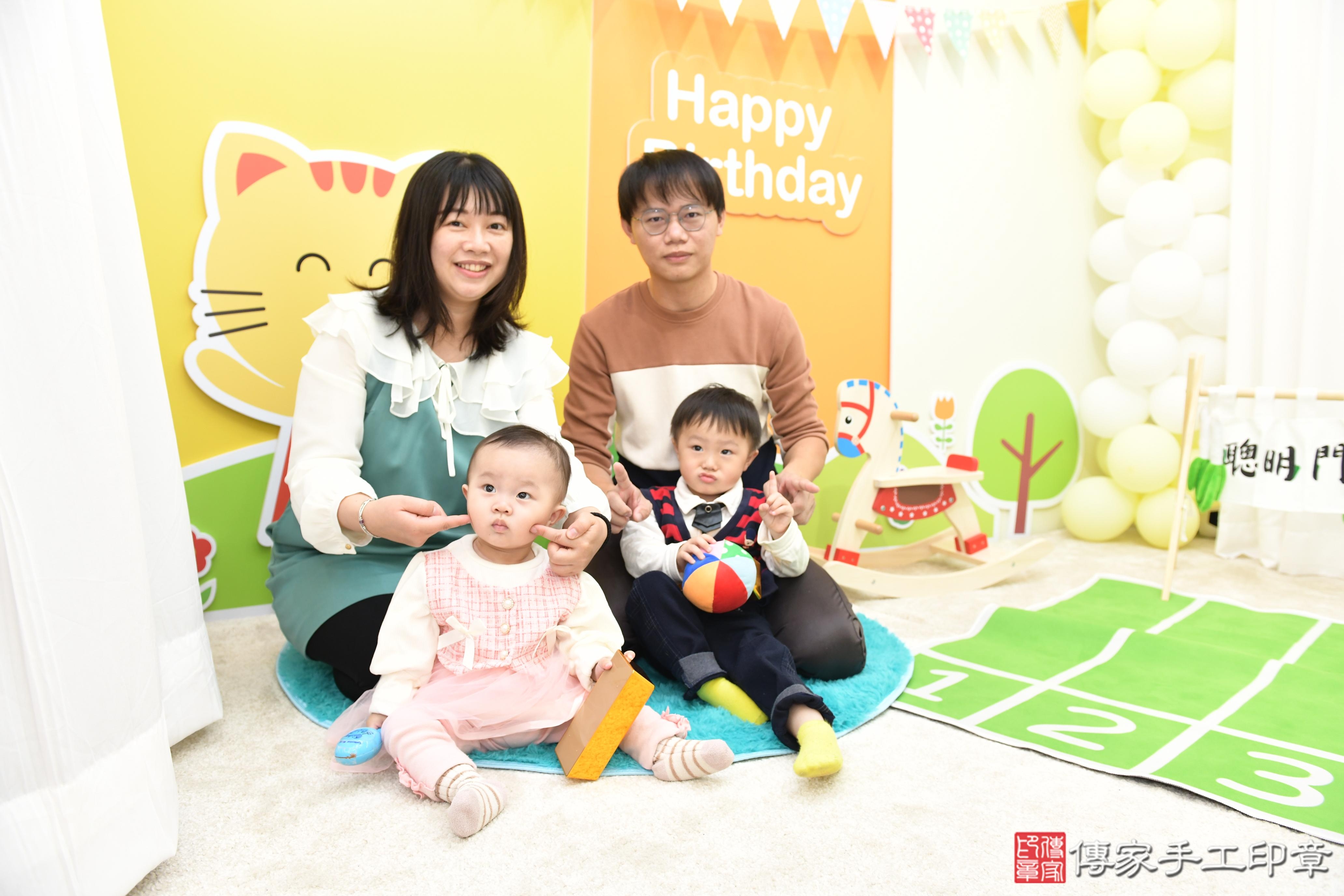 傳家手工印章台南店、抓周、度脺、美式風會場、傳家嬰兒古禮、吉祥話、抓周道具物品24種、拍照。抓周證書。寶寶抓周、滿周歲、生日快樂、祝福