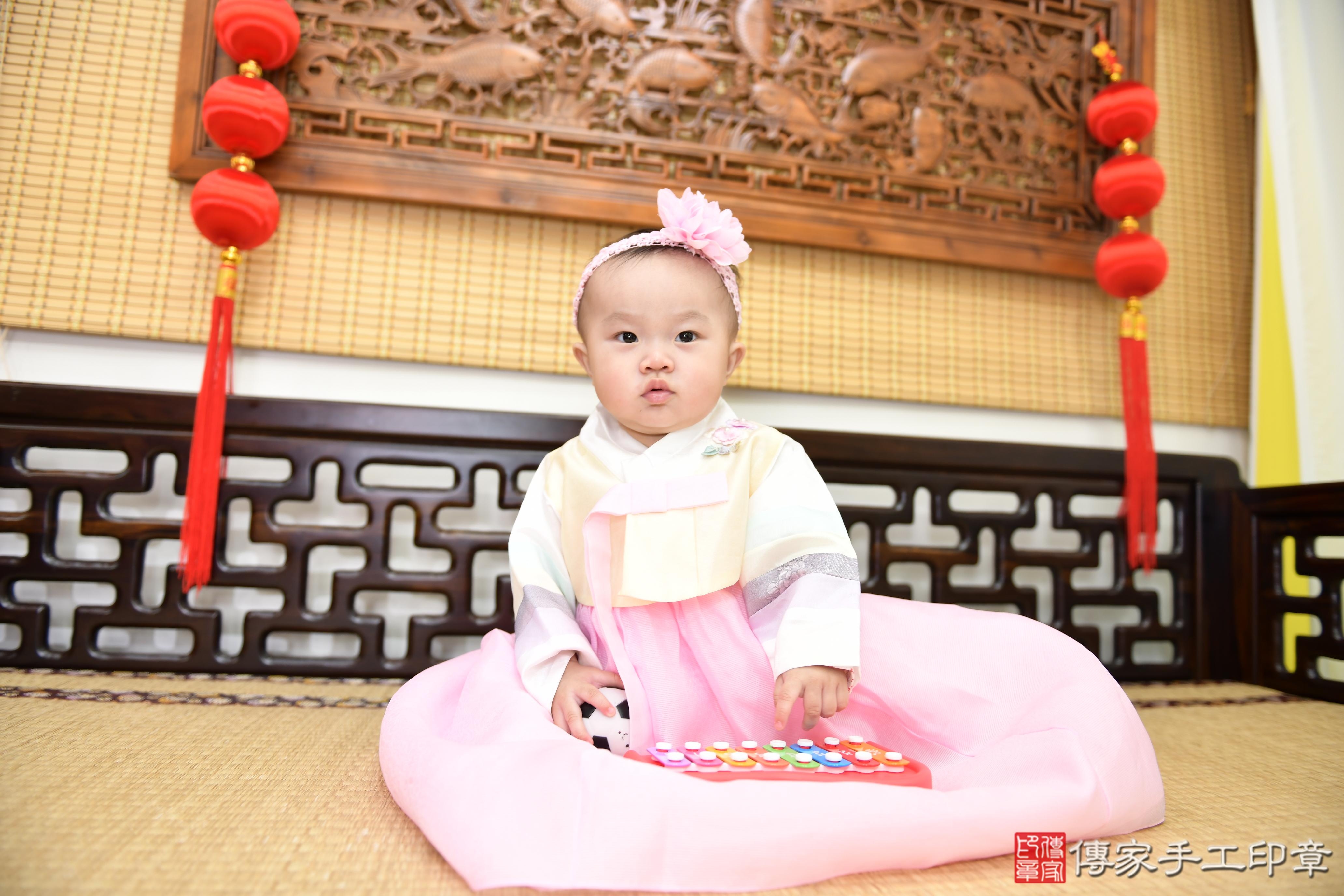 傳家手工印章台南店、抓周、度脺、美式風會場、傳家嬰兒古禮、吉祥話、抓周道具物品24種、拍照。抓周證書。寶寶抓周、滿周歲、生日快樂、祝福