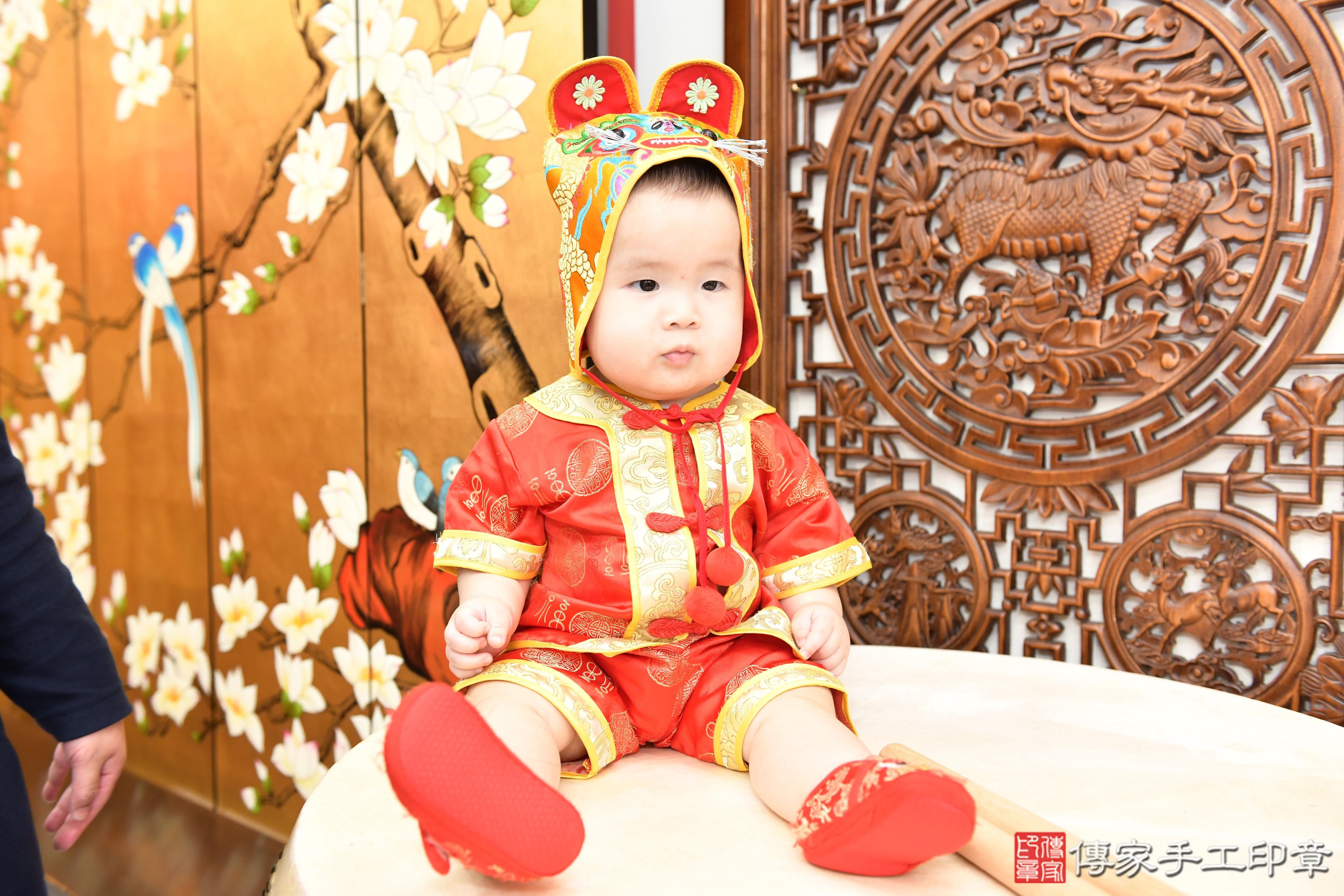 傳家手工印章台南店、抓周、度脺、美式風會場、傳家嬰兒古禮、吉祥話、抓周道具物品24種、拍照。抓周證書。寶寶抓周、滿周歲、生日快樂、祝福