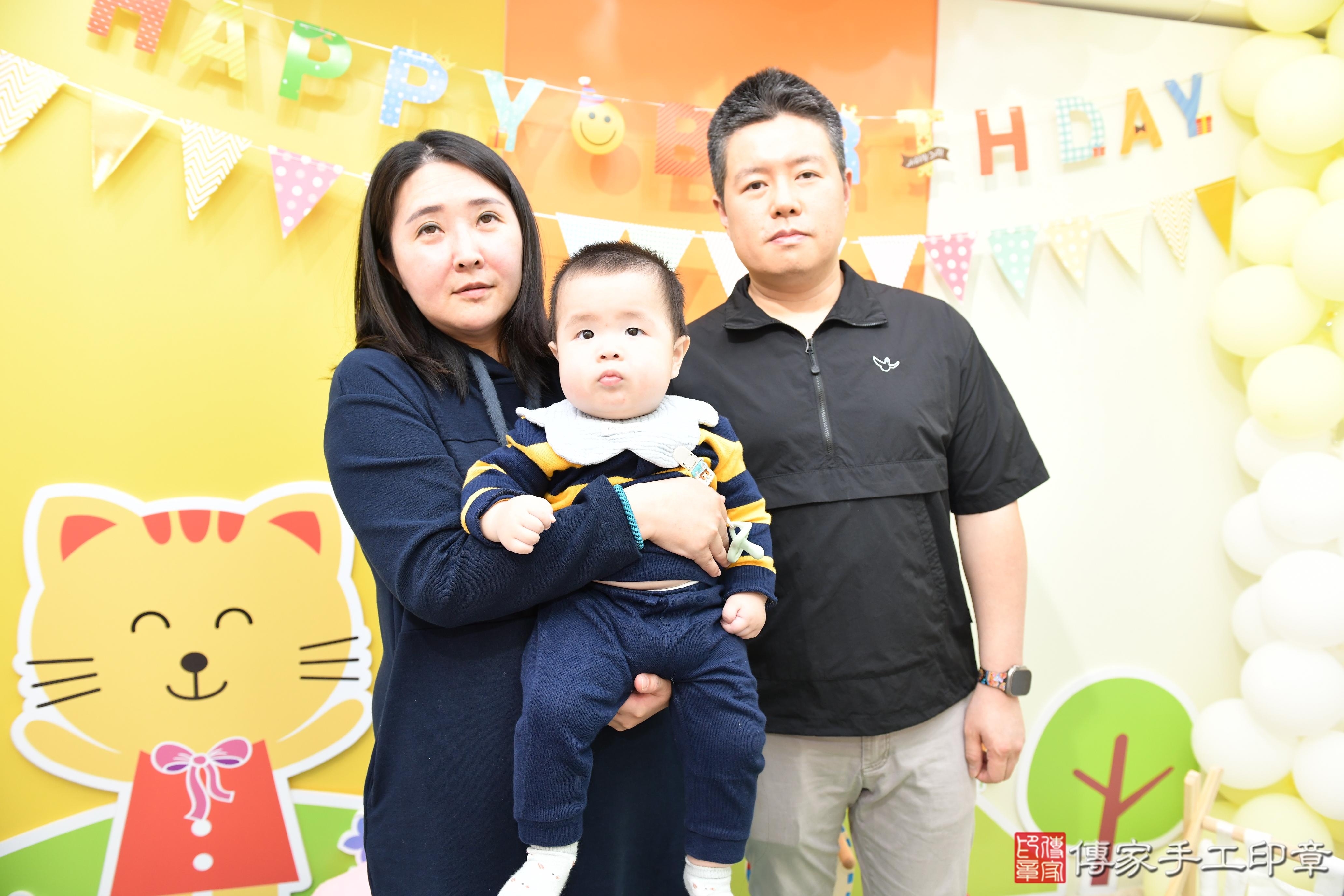 傳家手工印章台南店、抓周、度脺、美式風會場、傳家嬰兒古禮、吉祥話、抓周道具物品24種、拍照。抓周證書。寶寶抓周、滿周歲、生日快樂、祝福