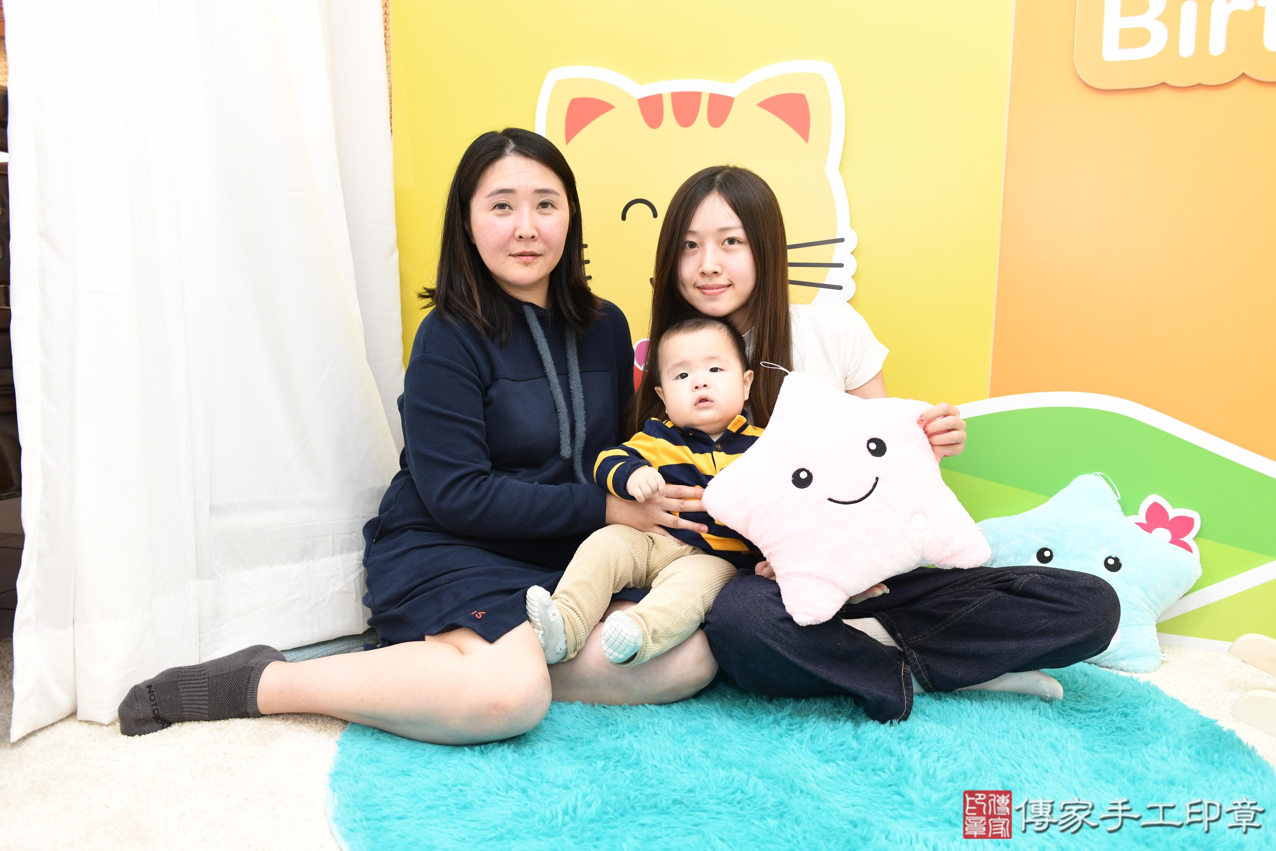 傳家手工印章台南店、抓周、度脺、美式風會場、傳家嬰兒古禮、吉祥話、抓周道具物品24種、拍照。抓周證書。寶寶抓周、滿周歲、生日快樂、祝福