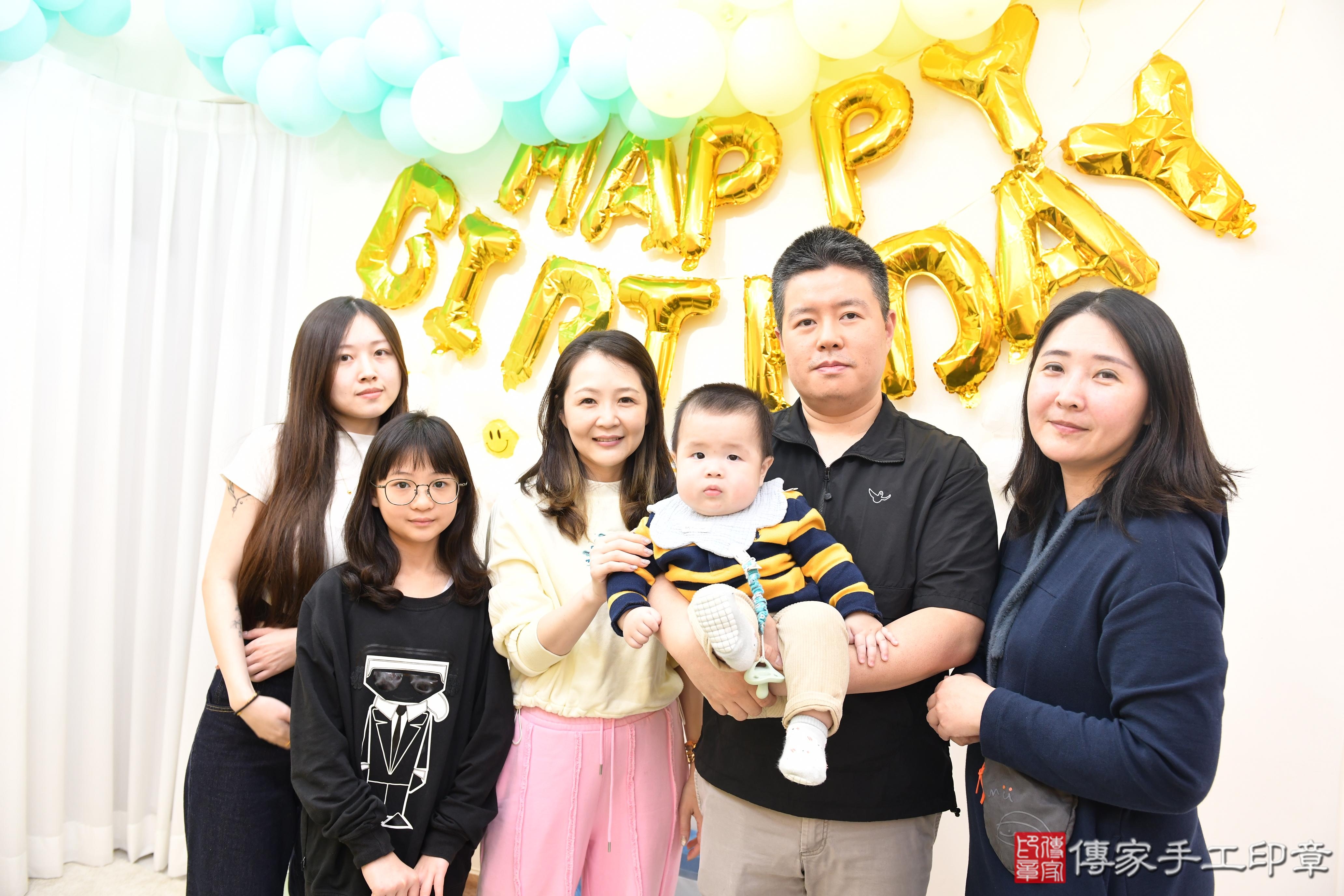 傳家手工印章台南店、抓周、度脺、美式風會場、傳家嬰兒古禮、吉祥話、抓周道具物品24種、拍照。抓周證書。寶寶抓周、滿周歲、生日快樂、祝福