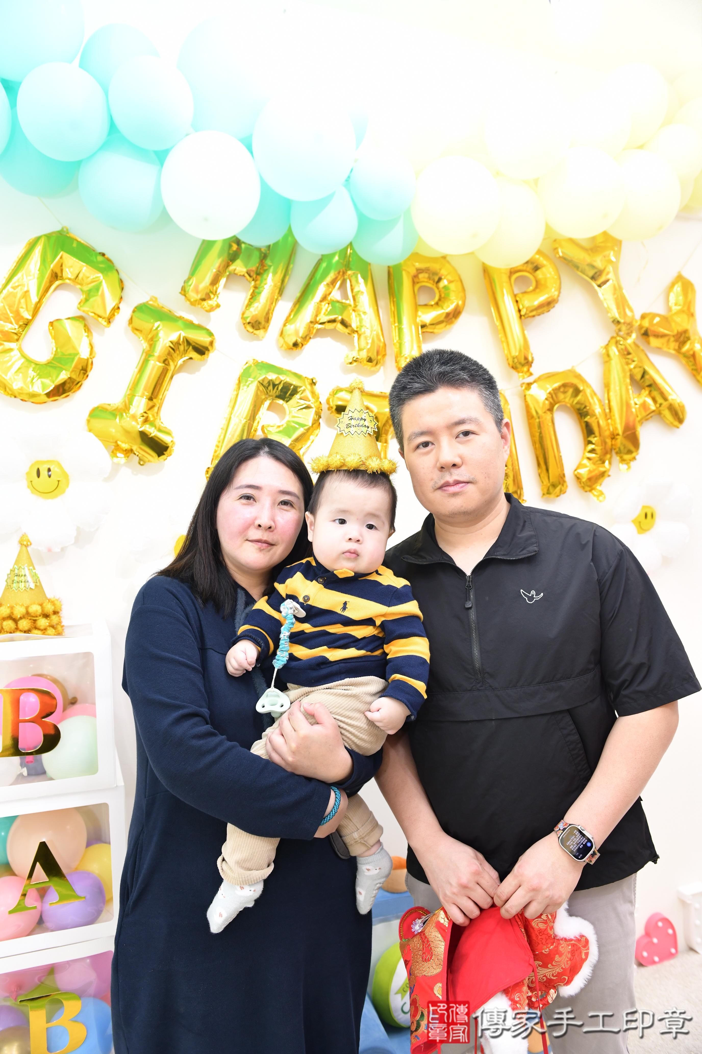 傳家手工印章台南店、抓周、度脺、美式風會場、傳家嬰兒古禮、吉祥話、抓周道具物品24種、拍照。抓周證書。寶寶抓周、滿周歲、生日快樂、祝福