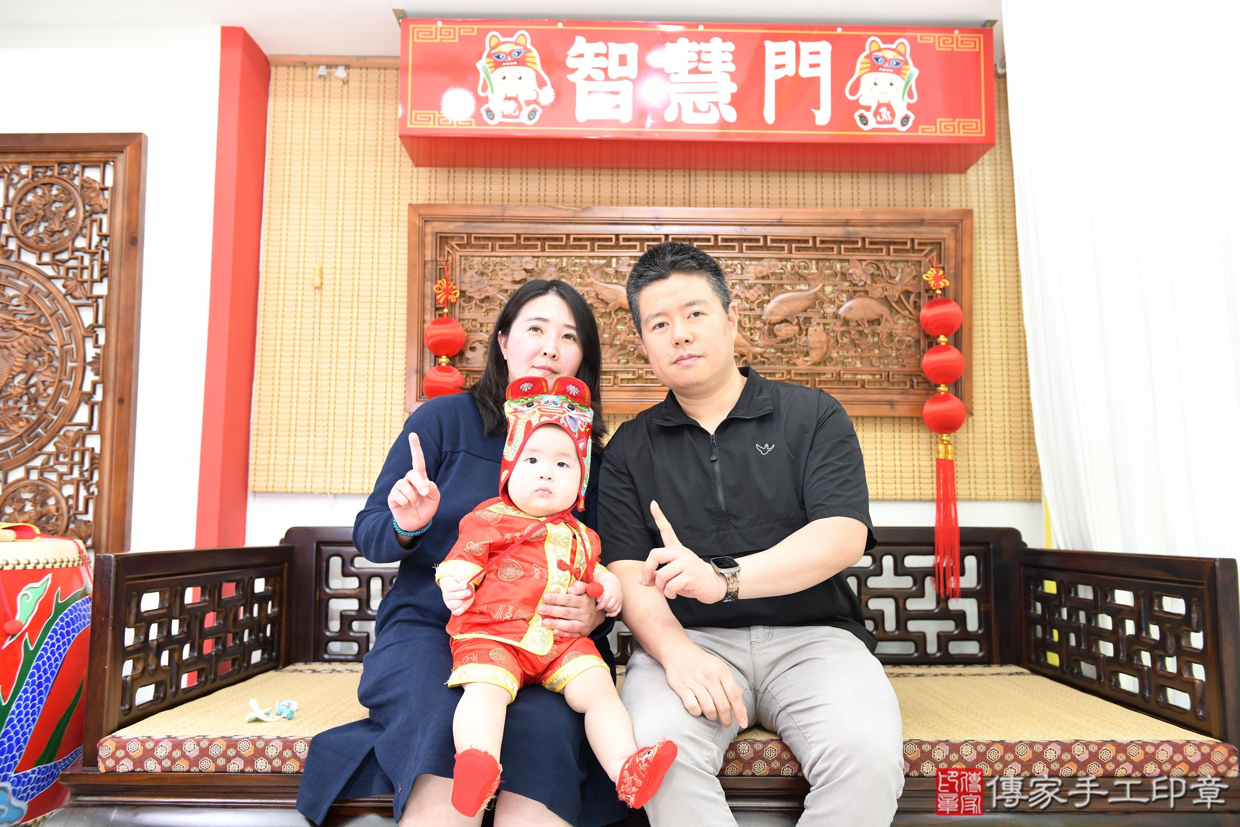 傳家手工印章台南店、抓周、度脺、美式風會場、傳家嬰兒古禮、吉祥話、抓周道具物品24種、拍照。抓周證書。寶寶抓周、滿周歲、生日快樂、祝福