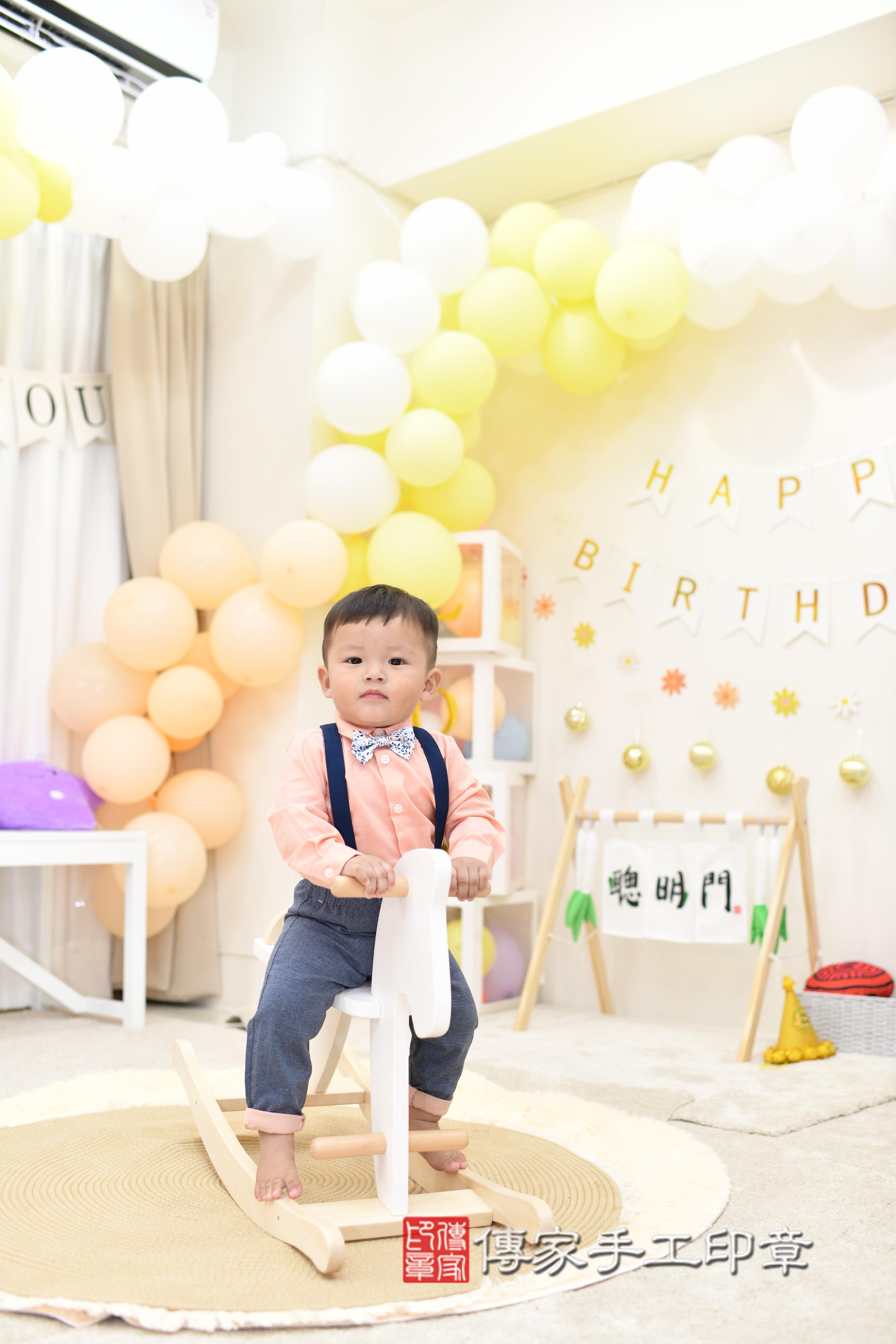 傳家手工印章高雄店、抓周、度脺、美式風會場、傳家嬰兒古禮、吉祥話、抓周道具物品24種、拍照。抓周證書。寶寶抓周、滿周歲、生日快樂、祝福