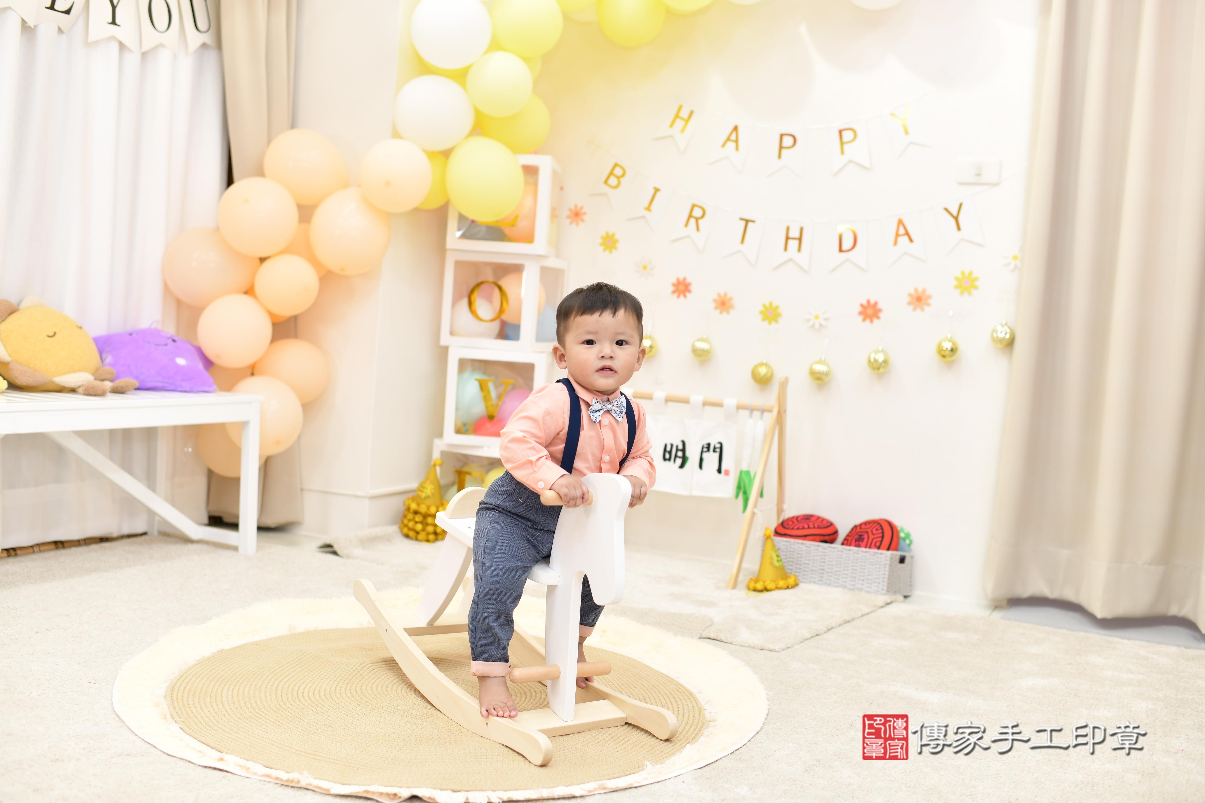 傳家手工印章高雄店、抓周、度脺、美式風會場、傳家嬰兒古禮、吉祥話、抓周道具物品24種、拍照。抓周證書。寶寶抓周、滿周歲、生日快樂、祝福