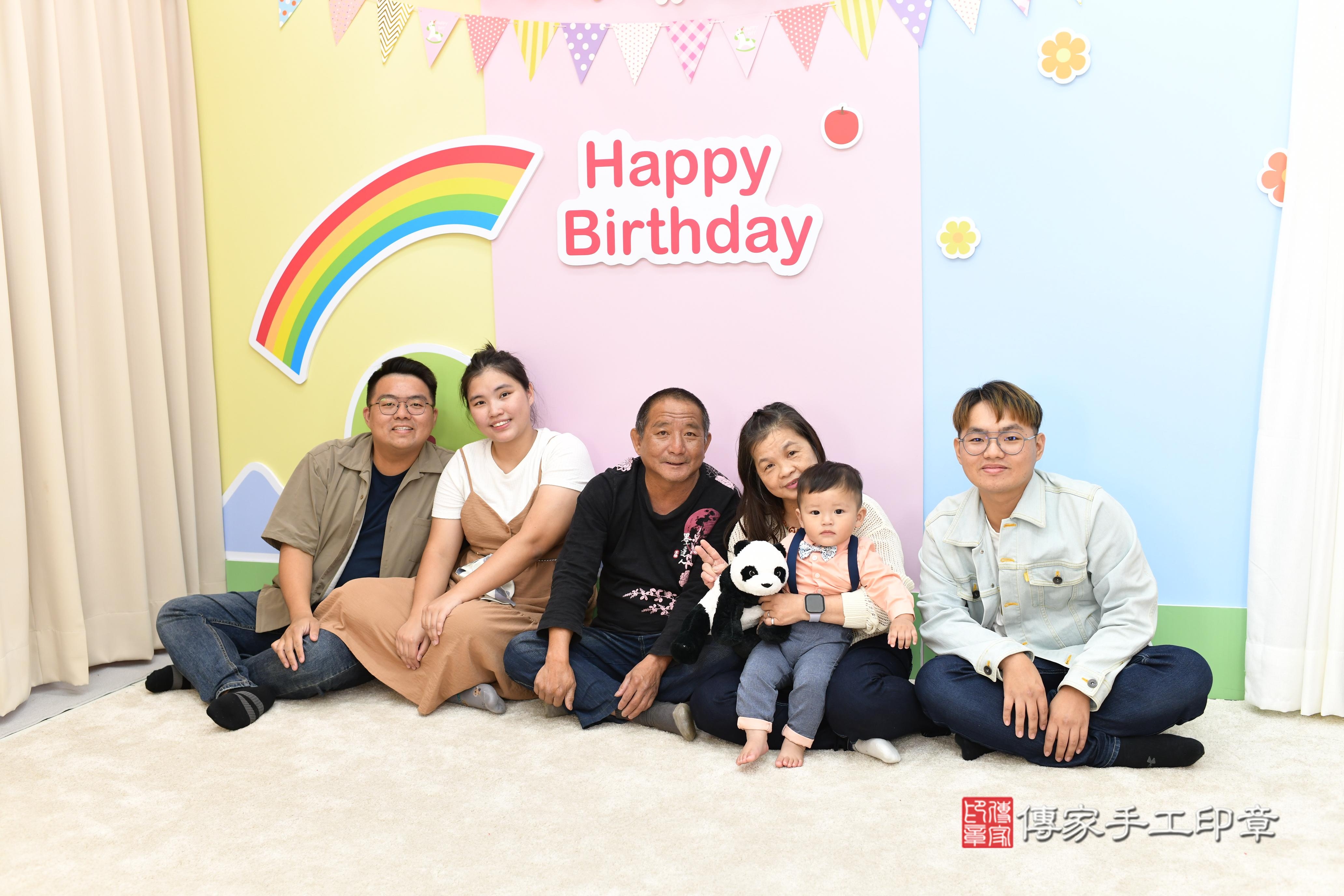 傳家手工印章高雄店、抓周、度脺、美式風會場、傳家嬰兒古禮、吉祥話、抓周道具物品24種、拍照。抓周證書。寶寶抓周、滿周歲、生日快樂、祝福