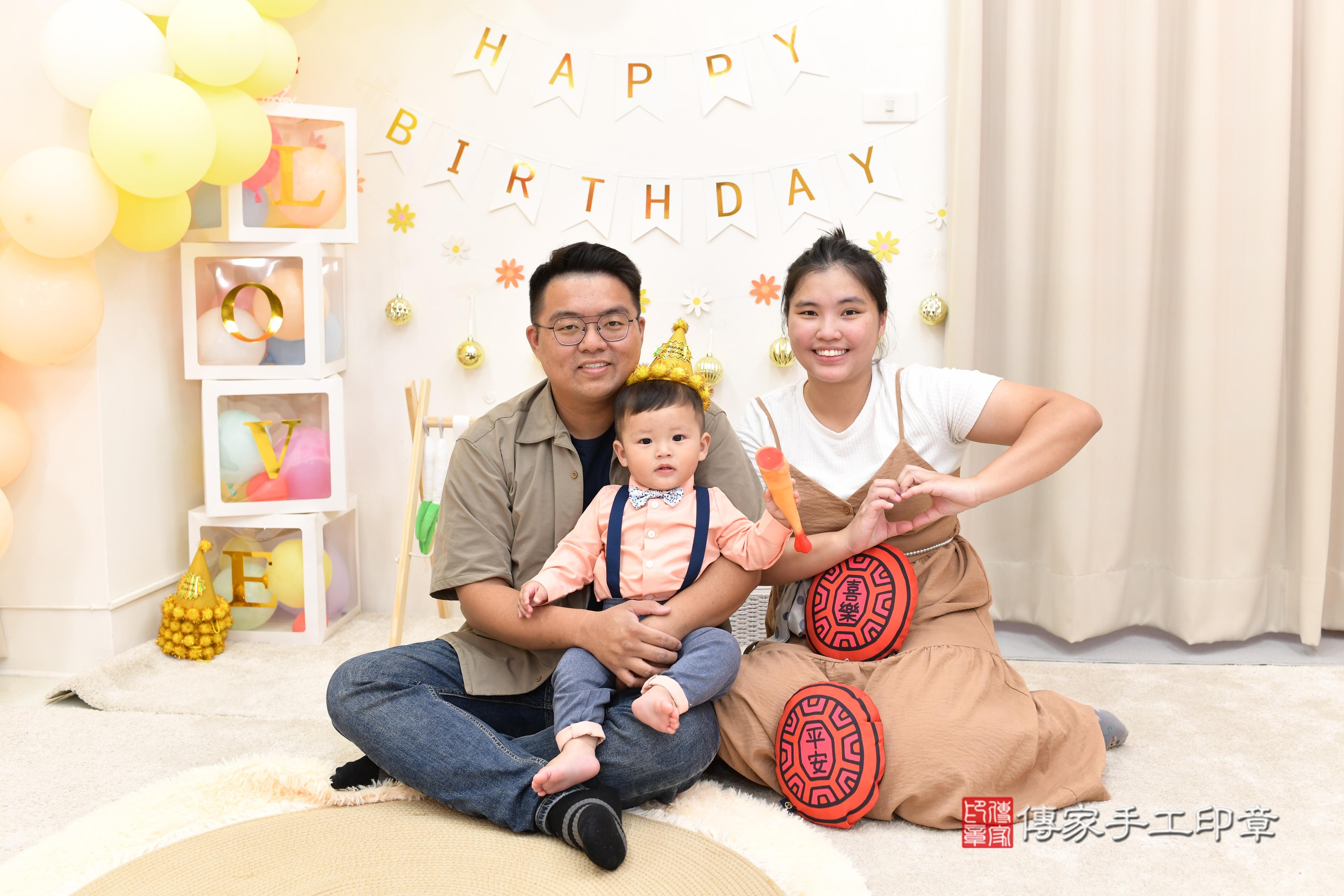 傳家手工印章高雄店、抓周、度脺、美式風會場、傳家嬰兒古禮、吉祥話、抓周道具物品24種、拍照。抓周證書。寶寶抓周、滿周歲、生日快樂、祝福