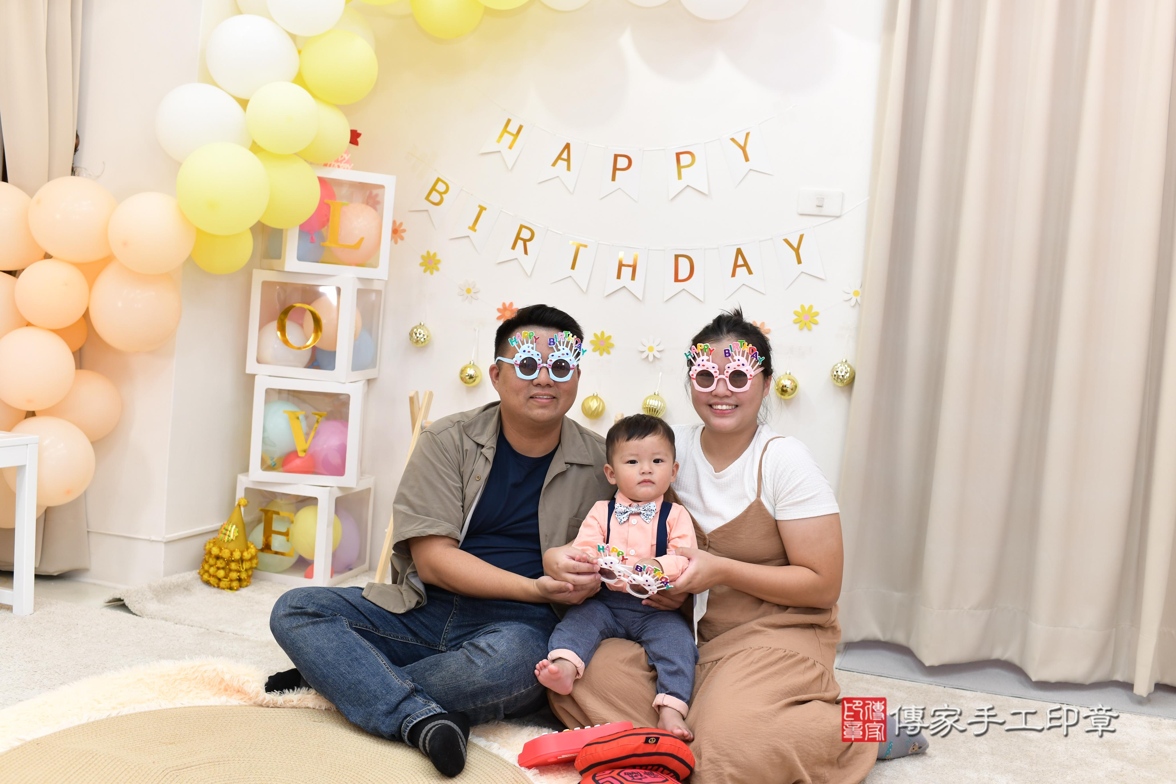 傳家手工印章高雄店、抓周、度脺、美式風會場、傳家嬰兒古禮、吉祥話、抓周道具物品24種、拍照。抓周證書。寶寶抓周、滿周歲、生日快樂、祝福