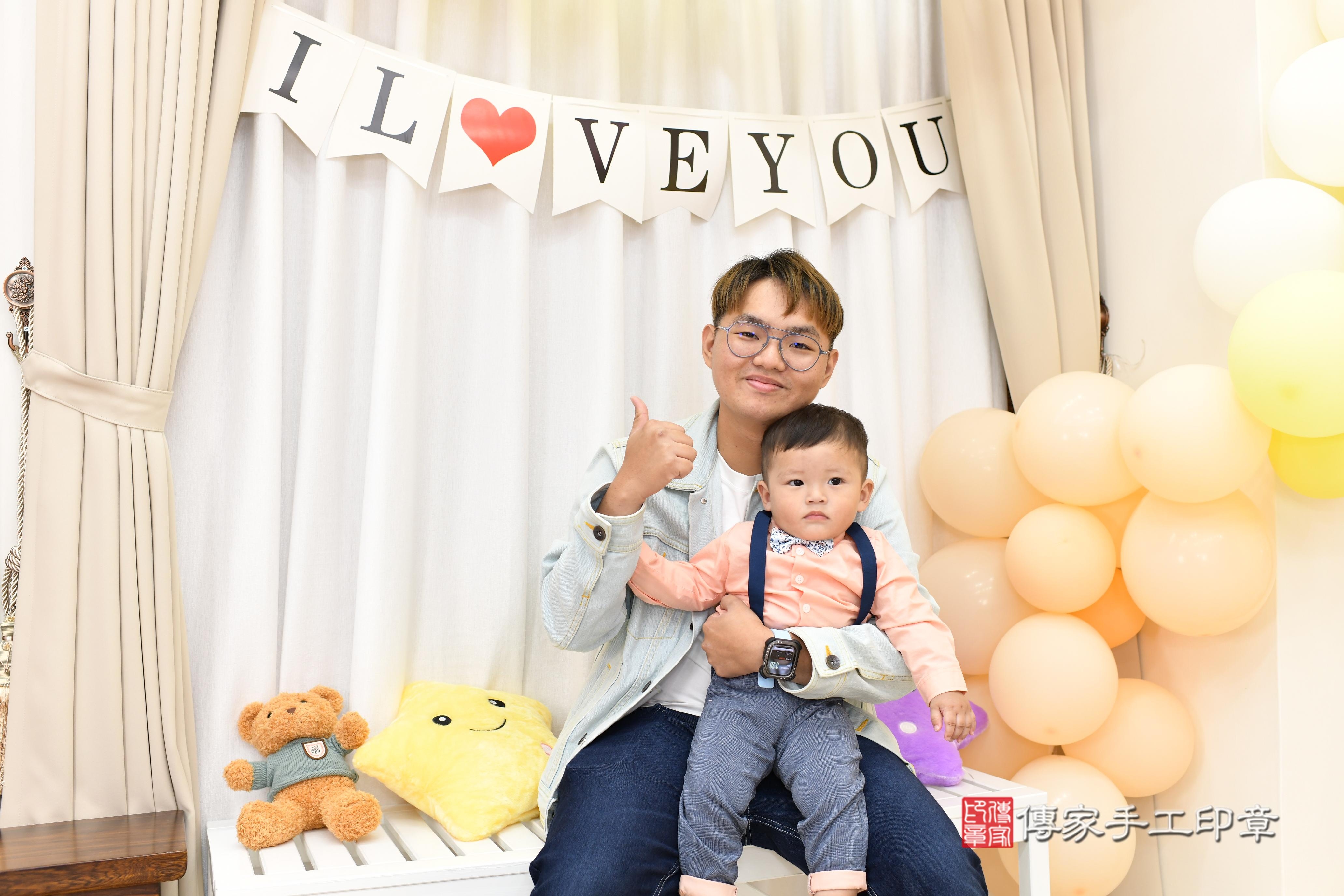 傳家手工印章高雄店、抓周、度脺、美式風會場、傳家嬰兒古禮、吉祥話、抓周道具物品24種、拍照。抓周證書。寶寶抓周、滿周歲、生日快樂、祝福