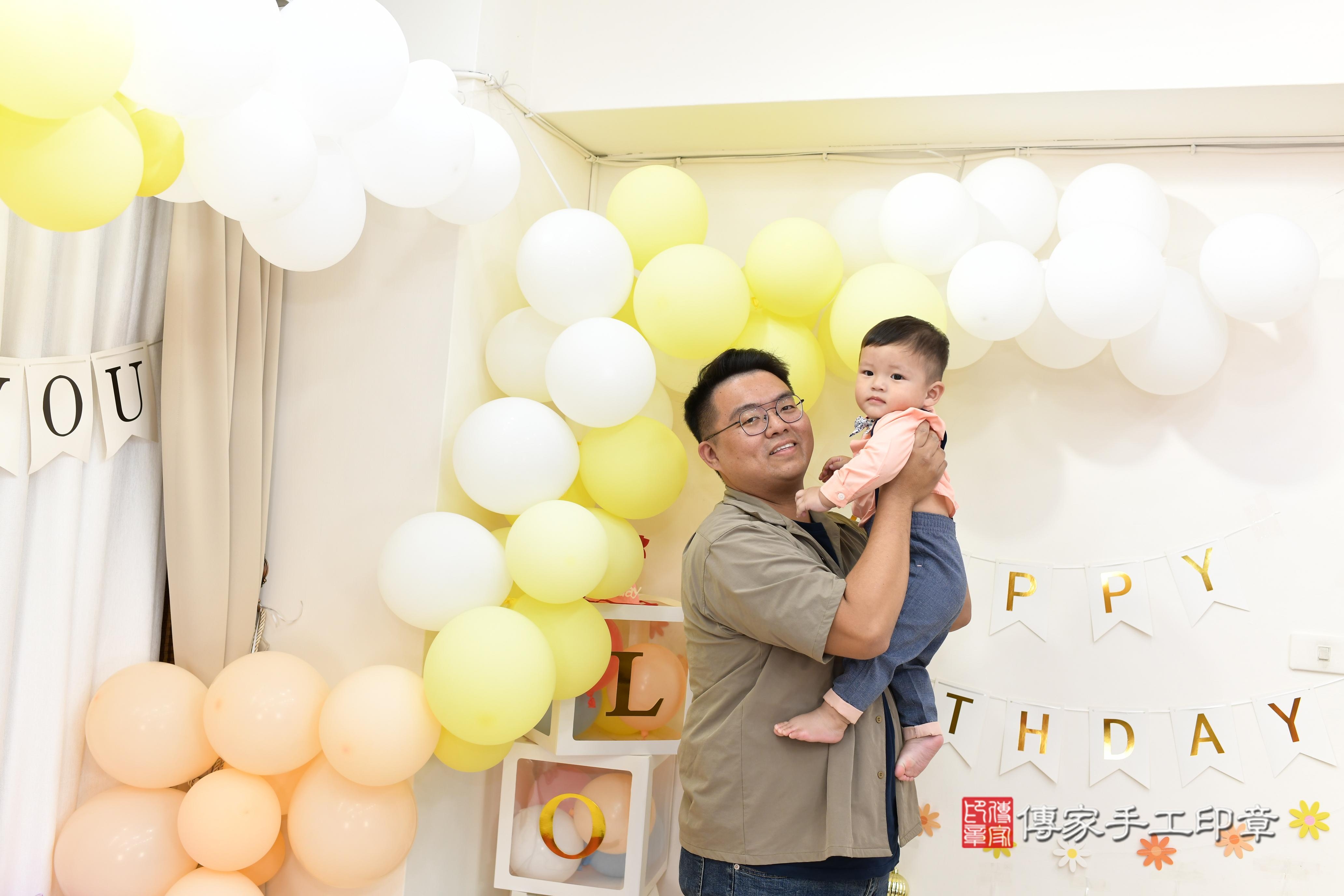 傳家手工印章高雄店、抓周、度脺、美式風會場、傳家嬰兒古禮、吉祥話、抓周道具物品24種、拍照。抓周證書。寶寶抓周、滿周歲、生日快樂、祝福