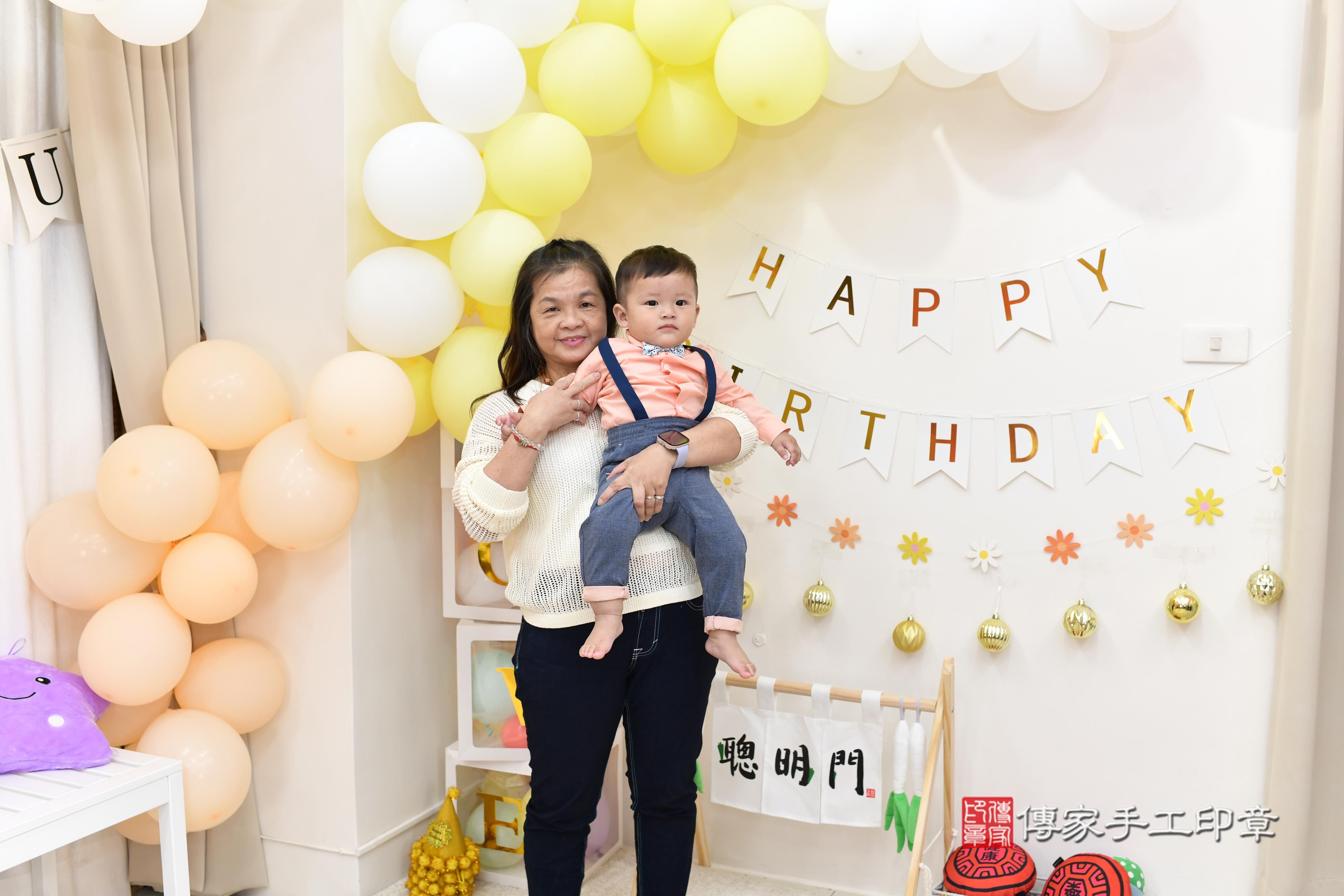 傳家手工印章高雄店、抓周、度脺、美式風會場、傳家嬰兒古禮、吉祥話、抓周道具物品24種、拍照。抓周證書。寶寶抓周、滿周歲、生日快樂、祝福