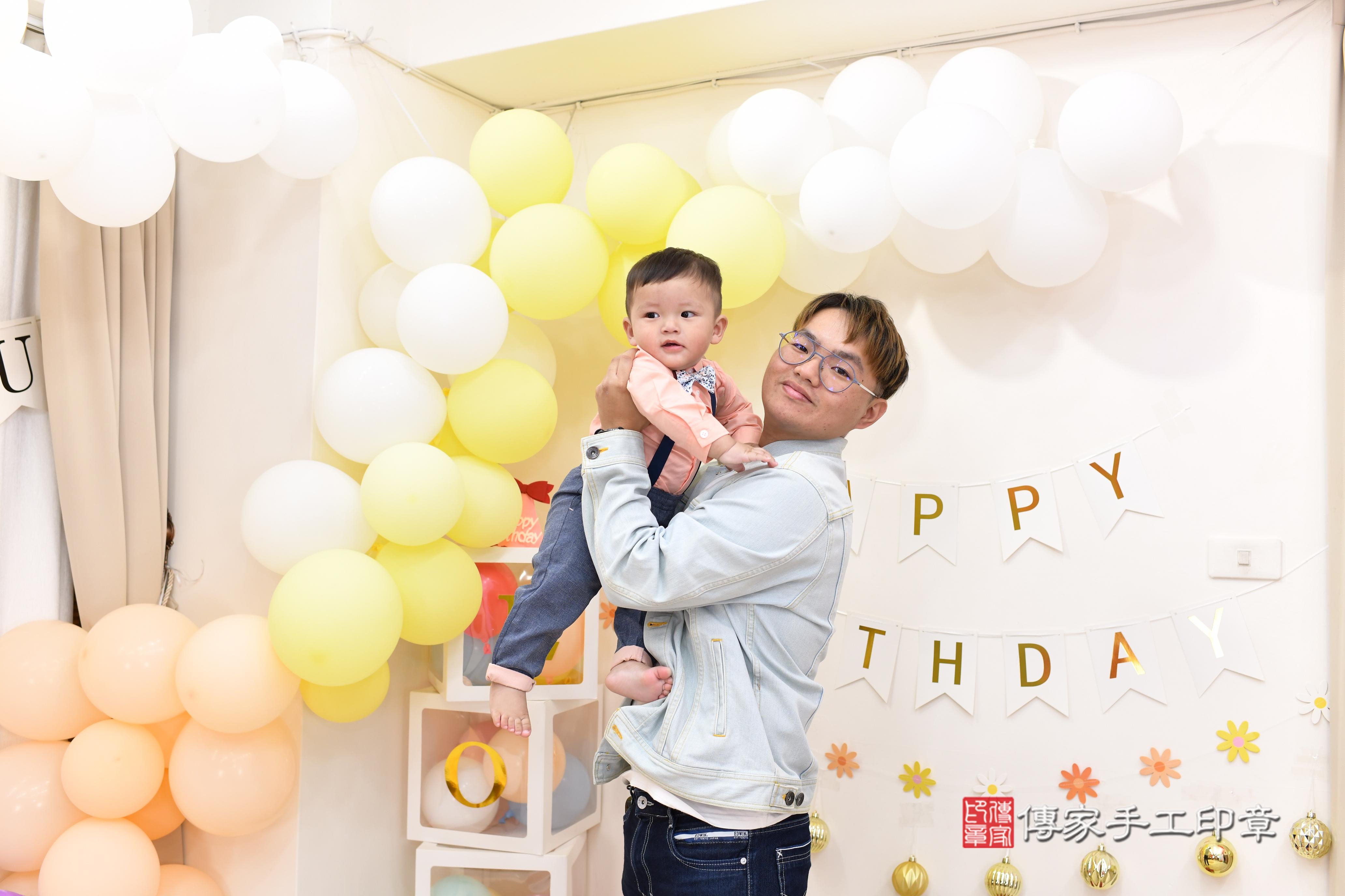 傳家手工印章高雄店、抓周、度脺、美式風會場、傳家嬰兒古禮、吉祥話、抓周道具物品24種、拍照。抓周證書。寶寶抓周、滿周歲、生日快樂、祝福