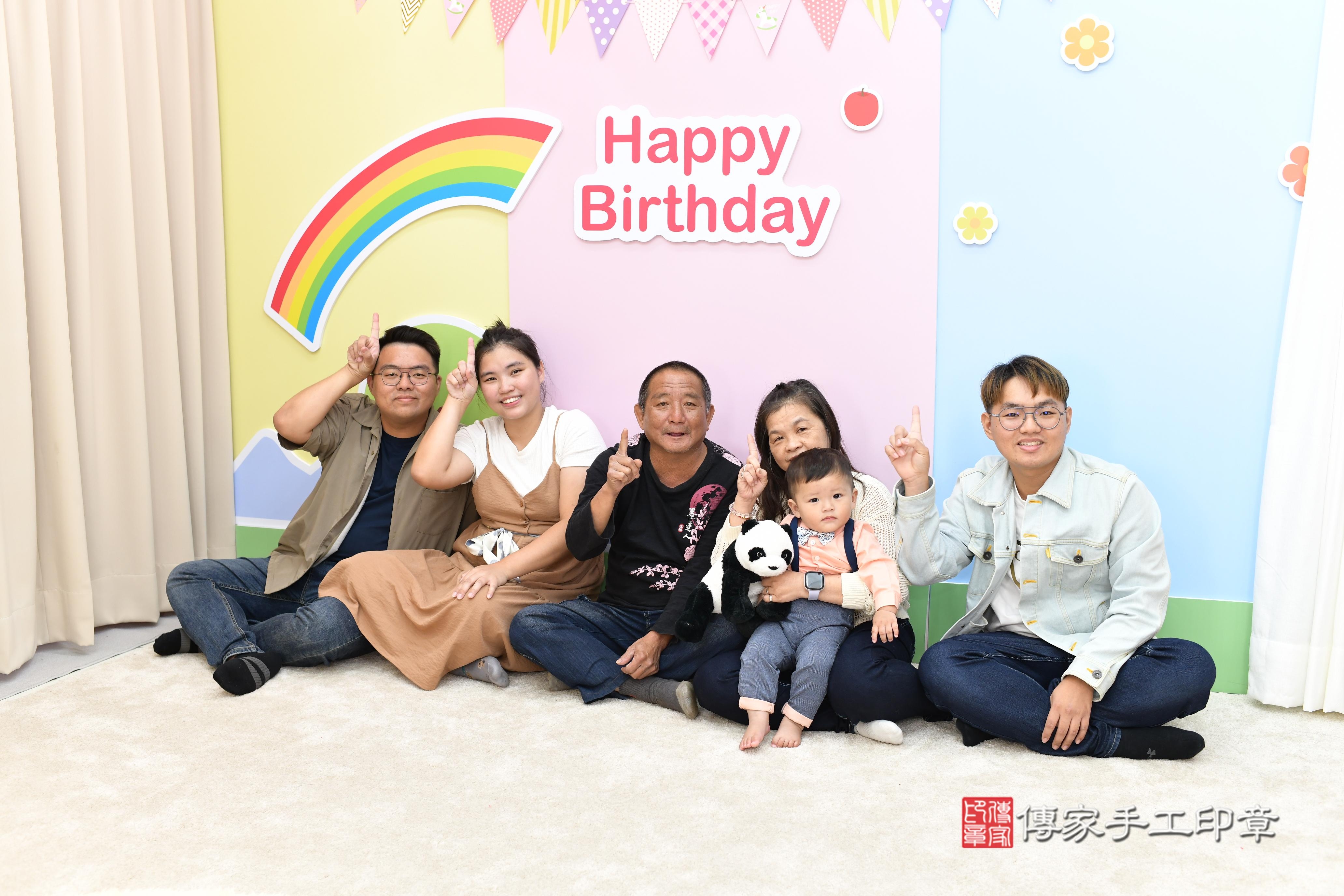 傳家手工印章高雄店、抓周、度脺、美式風會場、傳家嬰兒古禮、吉祥話、抓周道具物品24種、拍照。抓周證書。寶寶抓周、滿周歲、生日快樂、祝福