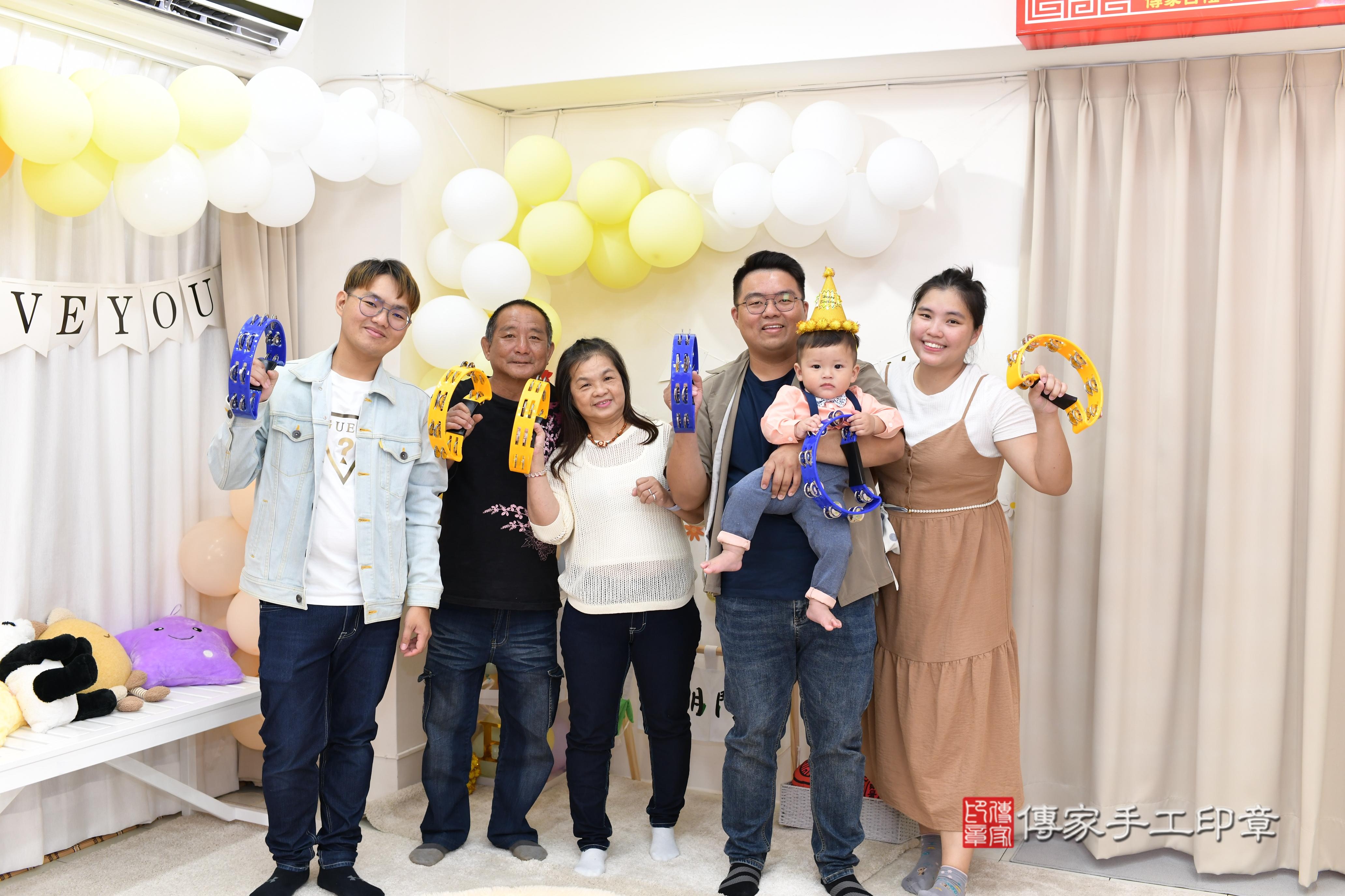 傳家手工印章高雄店、抓周、度脺、美式風會場、傳家嬰兒古禮、吉祥話、抓周道具物品24種、拍照。抓周證書。寶寶抓周、滿周歲、生日快樂、祝福