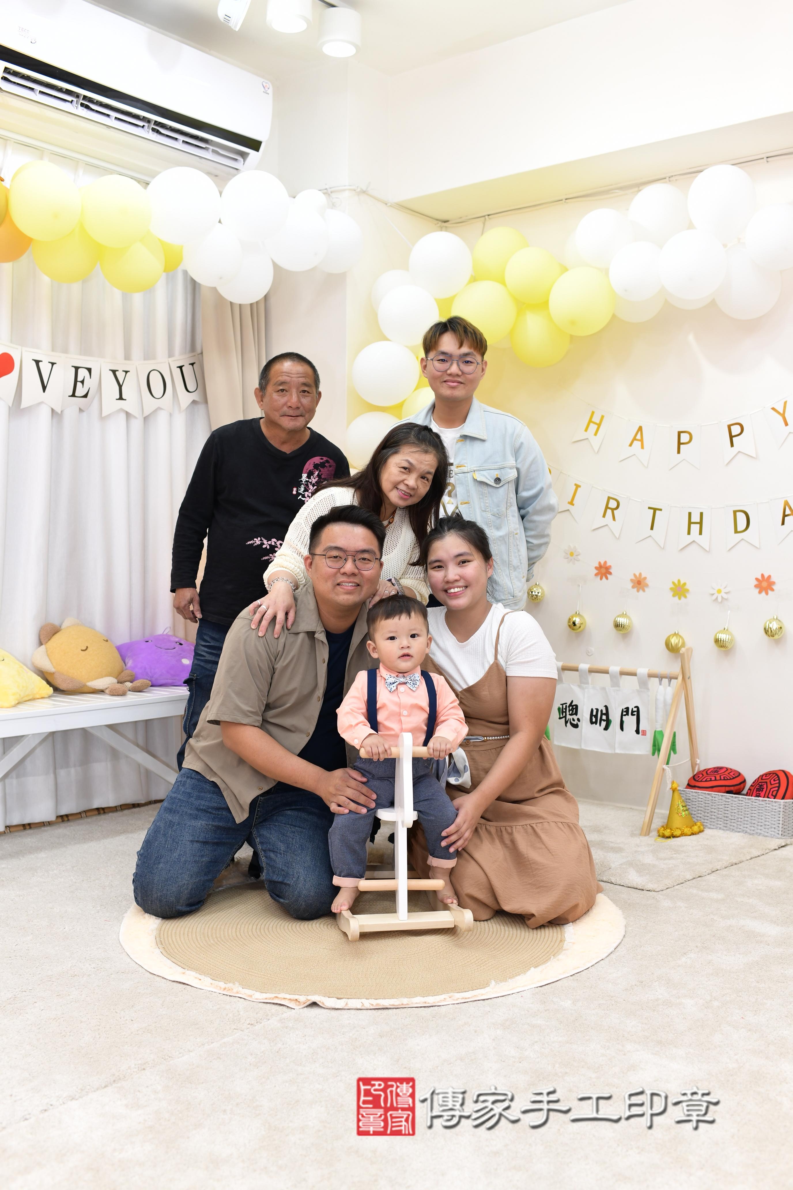 傳家手工印章高雄店、抓周、度脺、美式風會場、傳家嬰兒古禮、吉祥話、抓周道具物品24種、拍照。抓周證書。寶寶抓周、滿周歲、生日快樂、祝福