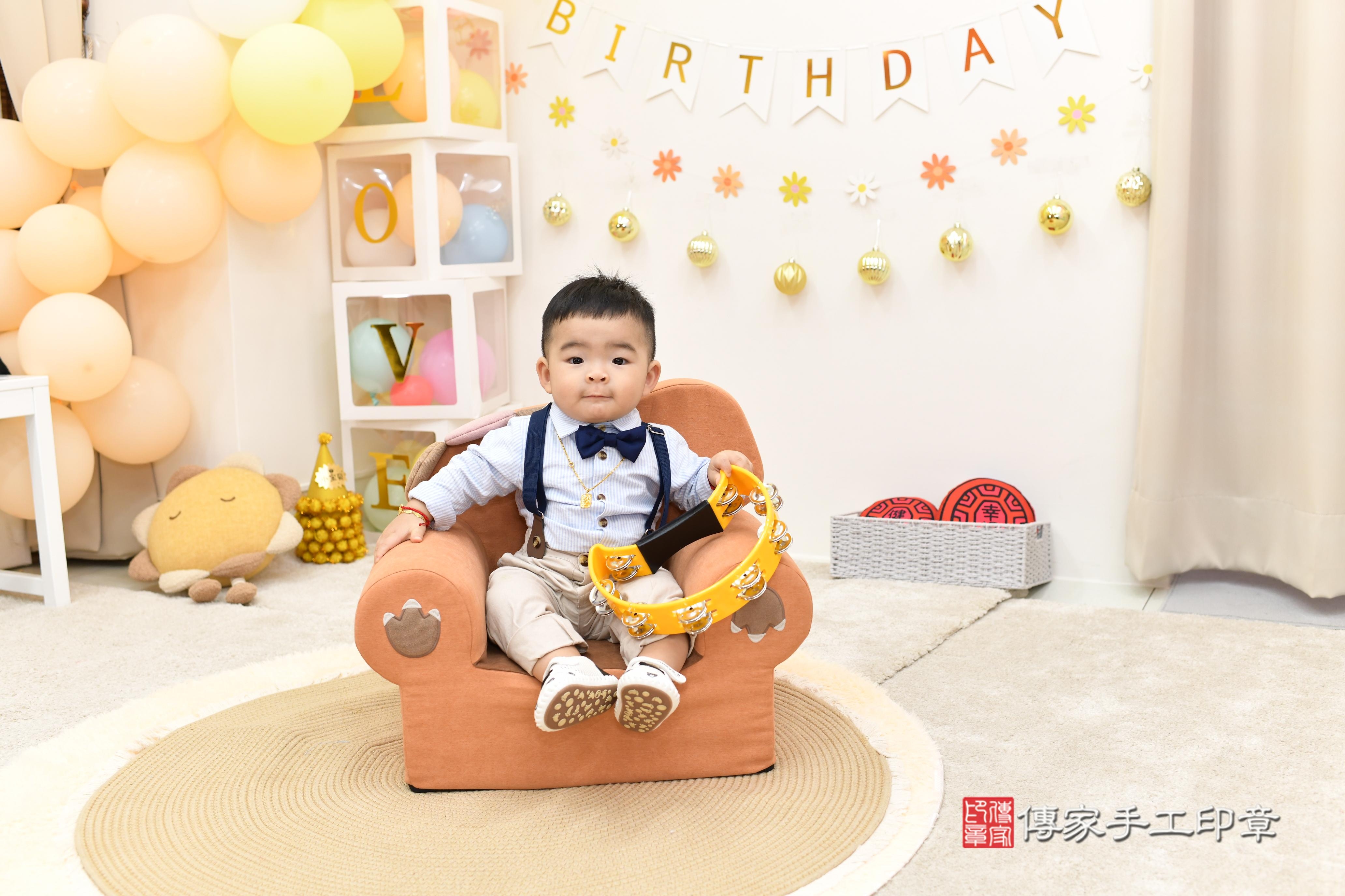 傳家手工印章高雄店、抓周、度脺、美式風會場、傳家嬰兒古禮、吉祥話、抓周道具物品24種、拍照。抓周證書。寶寶抓周、滿周歲、生日快樂、祝福