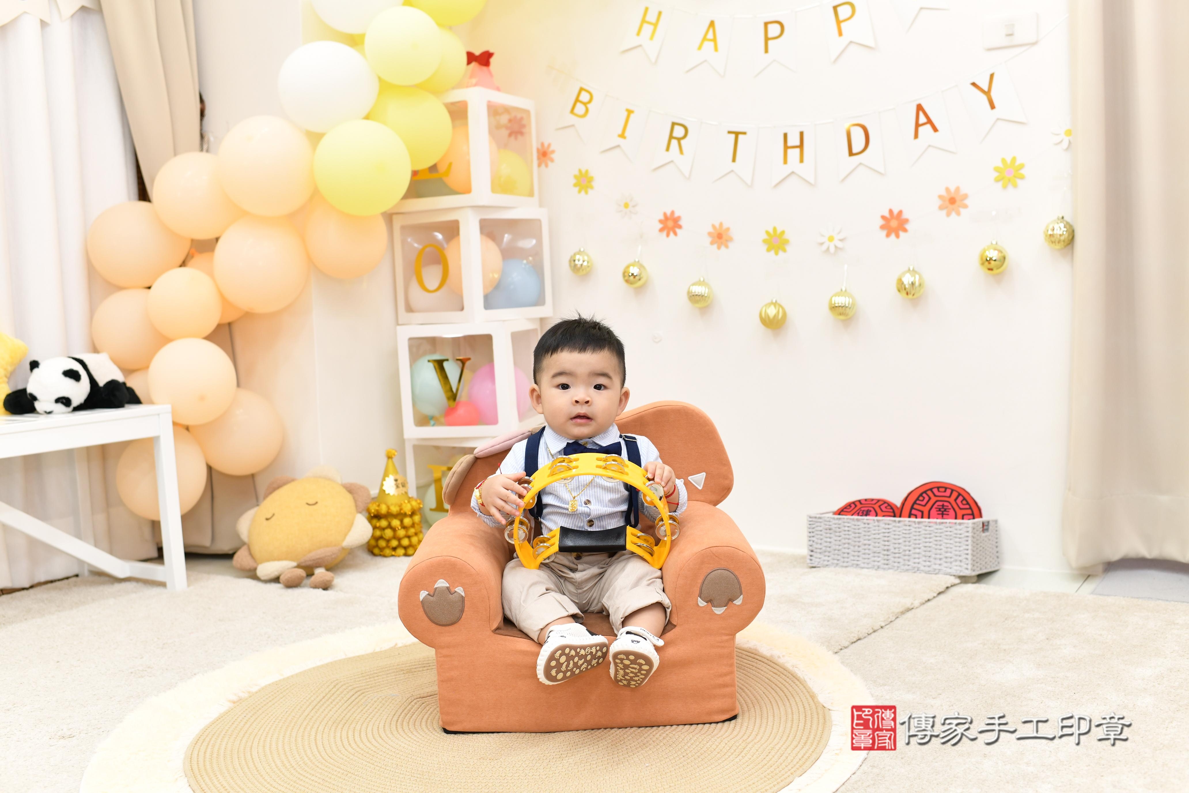 傳家手工印章高雄店、抓周、度脺、美式風會場、傳家嬰兒古禮、吉祥話、抓周道具物品24種、拍照。抓周證書。寶寶抓周、滿周歲、生日快樂、祝福