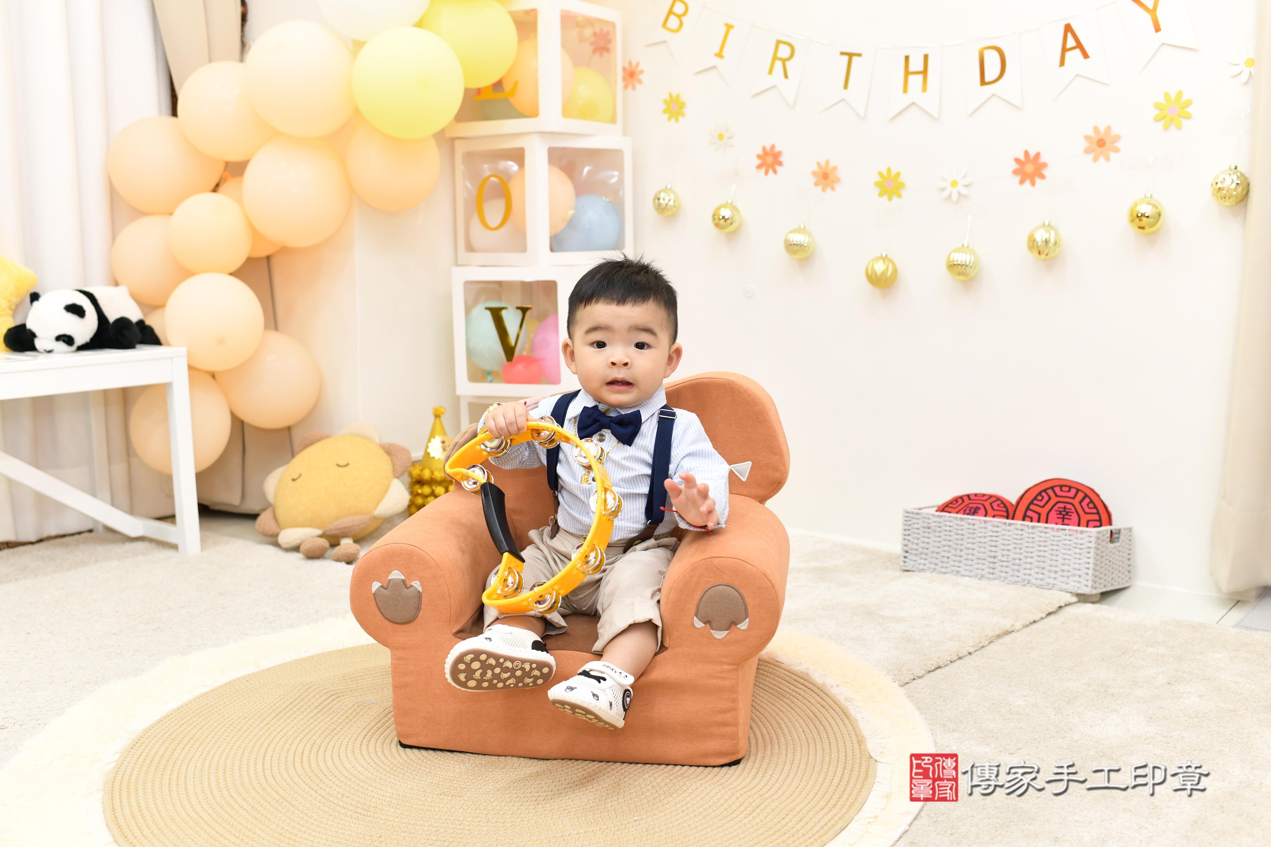 傳家手工印章高雄店、抓周、度脺、美式風會場、傳家嬰兒古禮、吉祥話、抓周道具物品24種、拍照。抓周證書。寶寶抓周、滿周歲、生日快樂、祝福