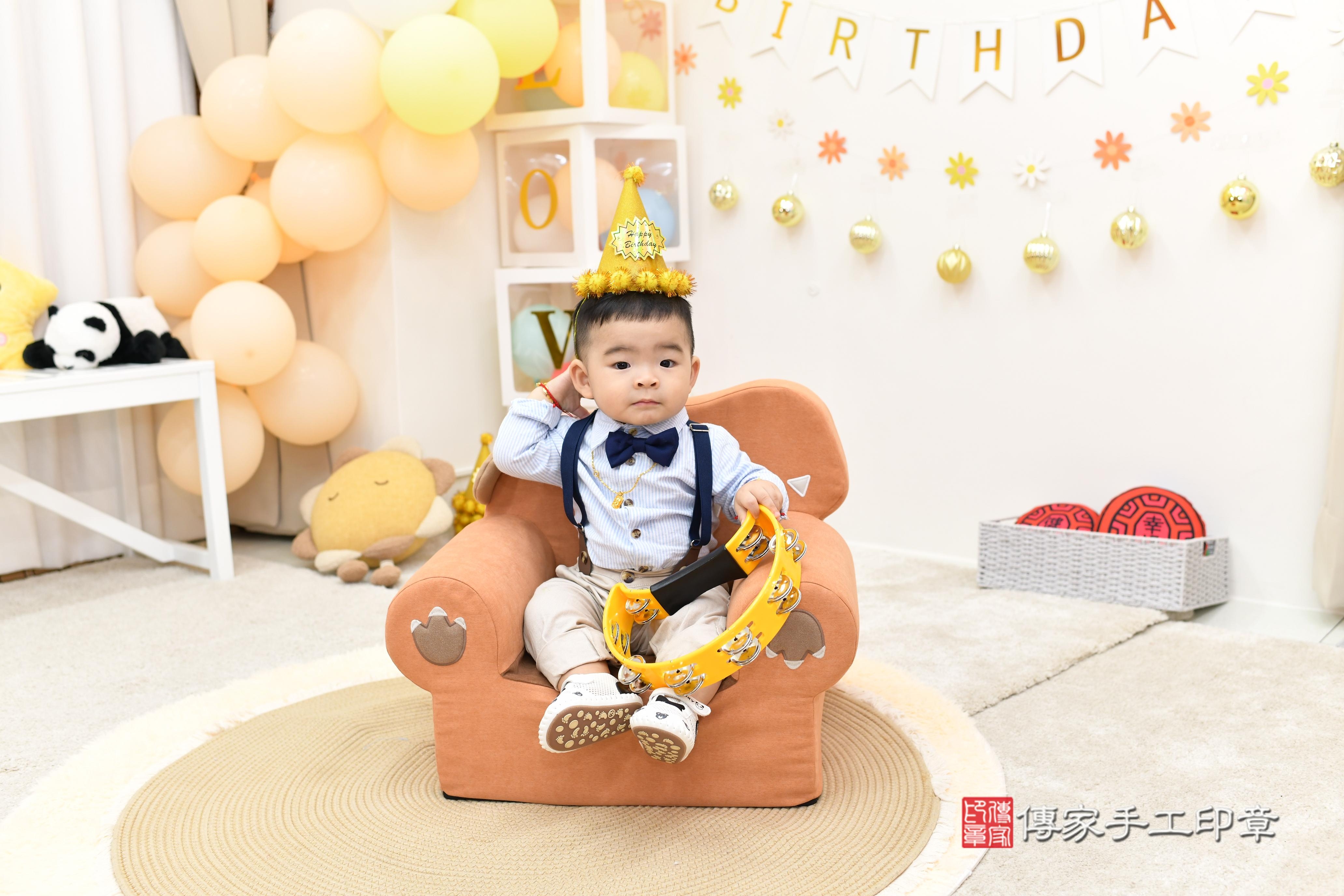 傳家手工印章高雄店、抓周、度脺、美式風會場、傳家嬰兒古禮、吉祥話、抓周道具物品24種、拍照。抓周證書。寶寶抓周、滿周歲、生日快樂、祝福