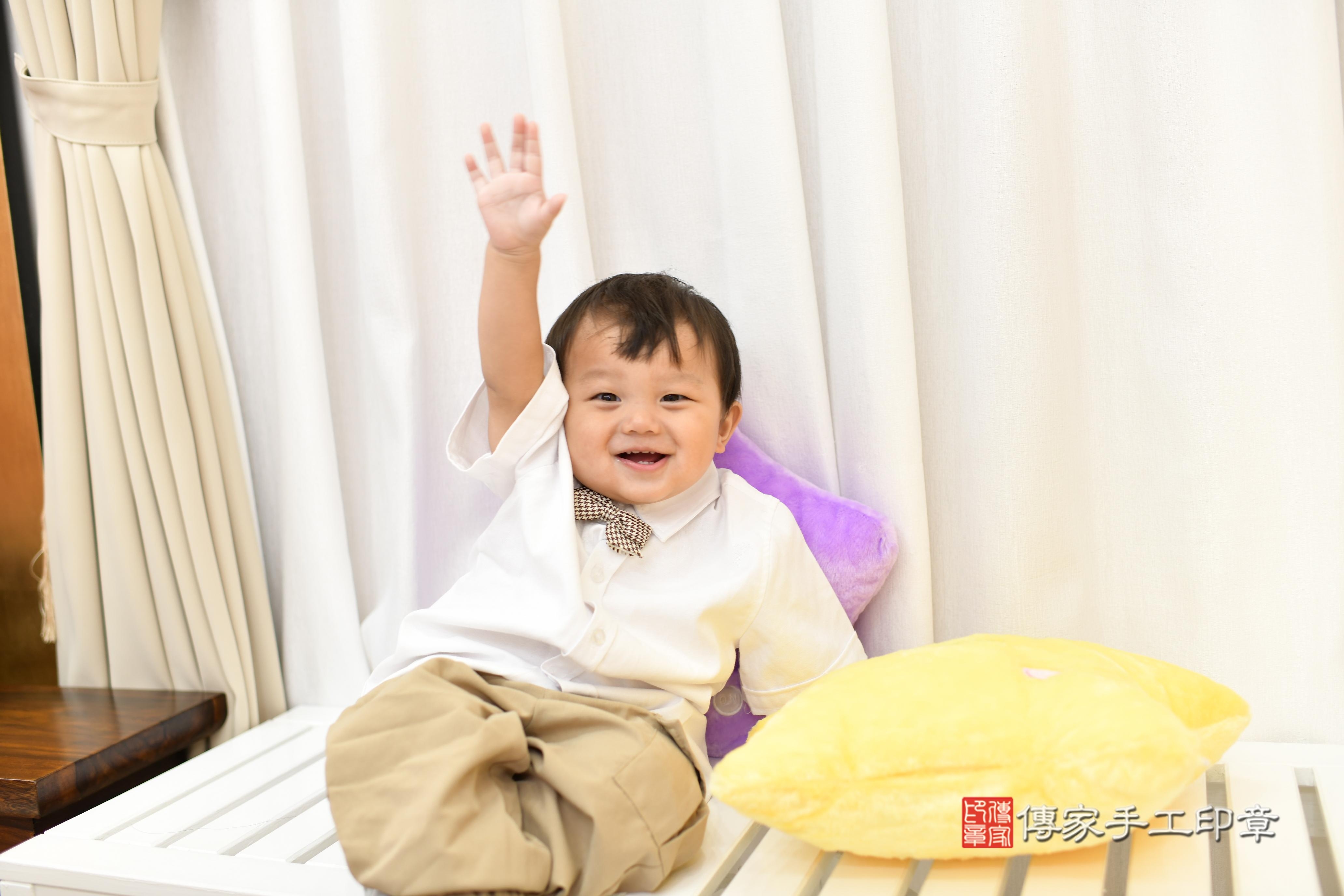 傳家手工印章高雄店、抓周、度脺、美式風會場、傳家嬰兒古禮、吉祥話、抓周道具物品24種、拍照。抓周證書。寶寶抓周、滿周歲、生日快樂、祝福