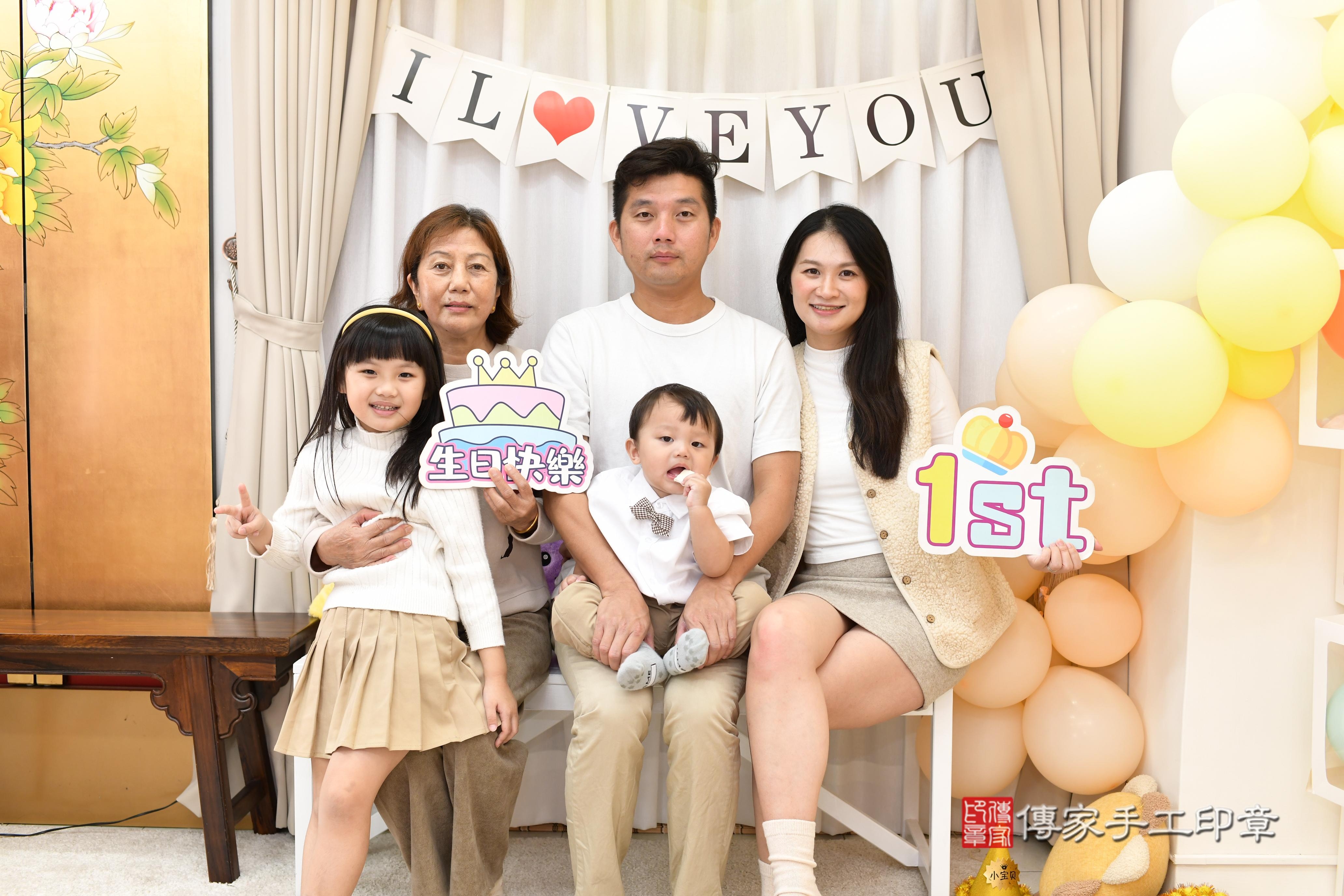 傳家手工印章高雄店、抓周、度脺、美式風會場、傳家嬰兒古禮、吉祥話、抓周道具物品24種、拍照。抓周證書。寶寶抓周、滿周歲、生日快樂、祝福