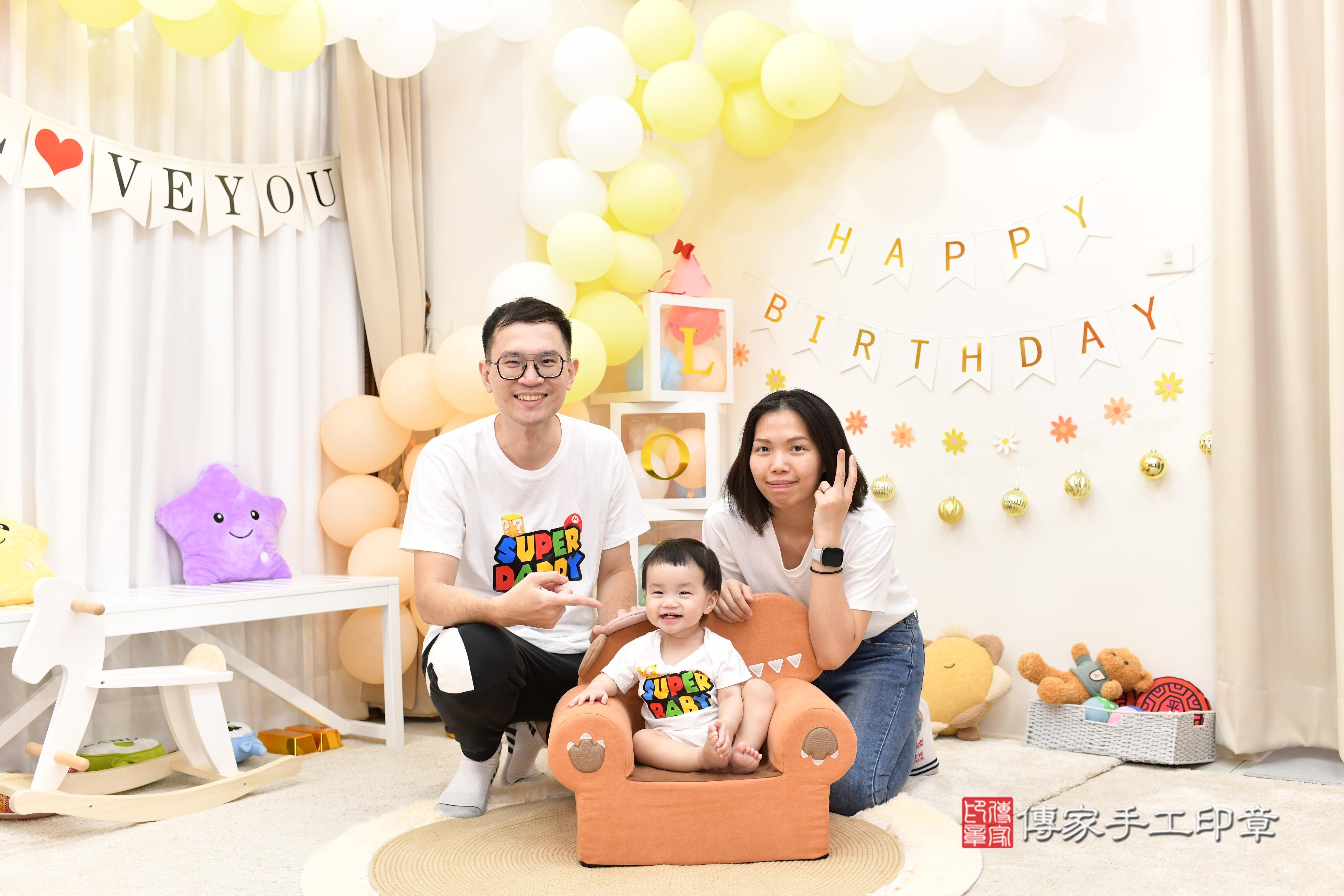 傳家手工印章高雄店、抓周、度脺、美式風會場、傳家嬰兒古禮、吉祥話、抓周道具物品24種、拍照。抓周證書。寶寶抓周、滿周歲、生日快樂、祝福