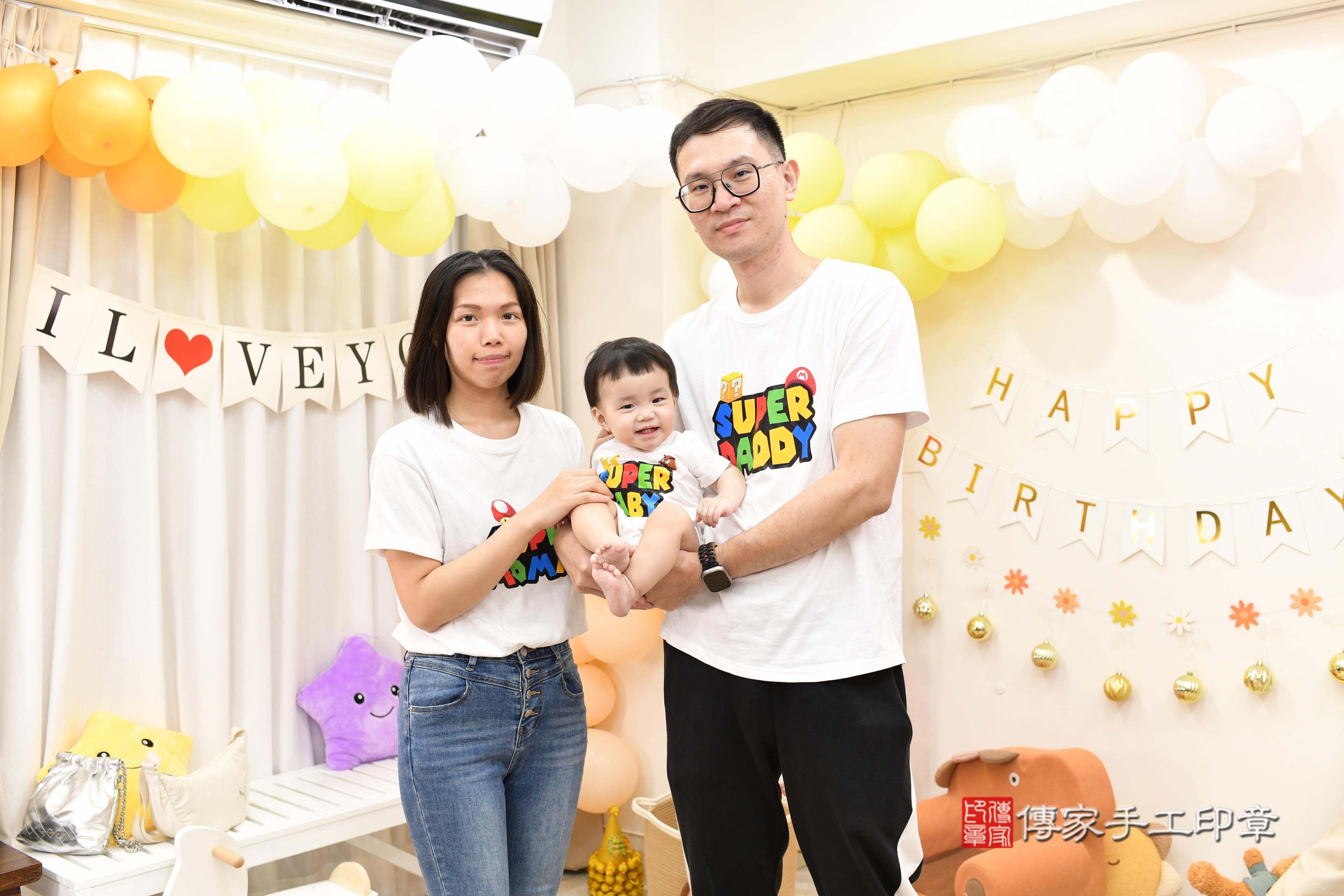 傳家手工印章高雄店、抓周、度脺、美式風會場、傳家嬰兒古禮、吉祥話、抓周道具物品24種、拍照。抓周證書。寶寶抓周、滿周歲、生日快樂、祝福