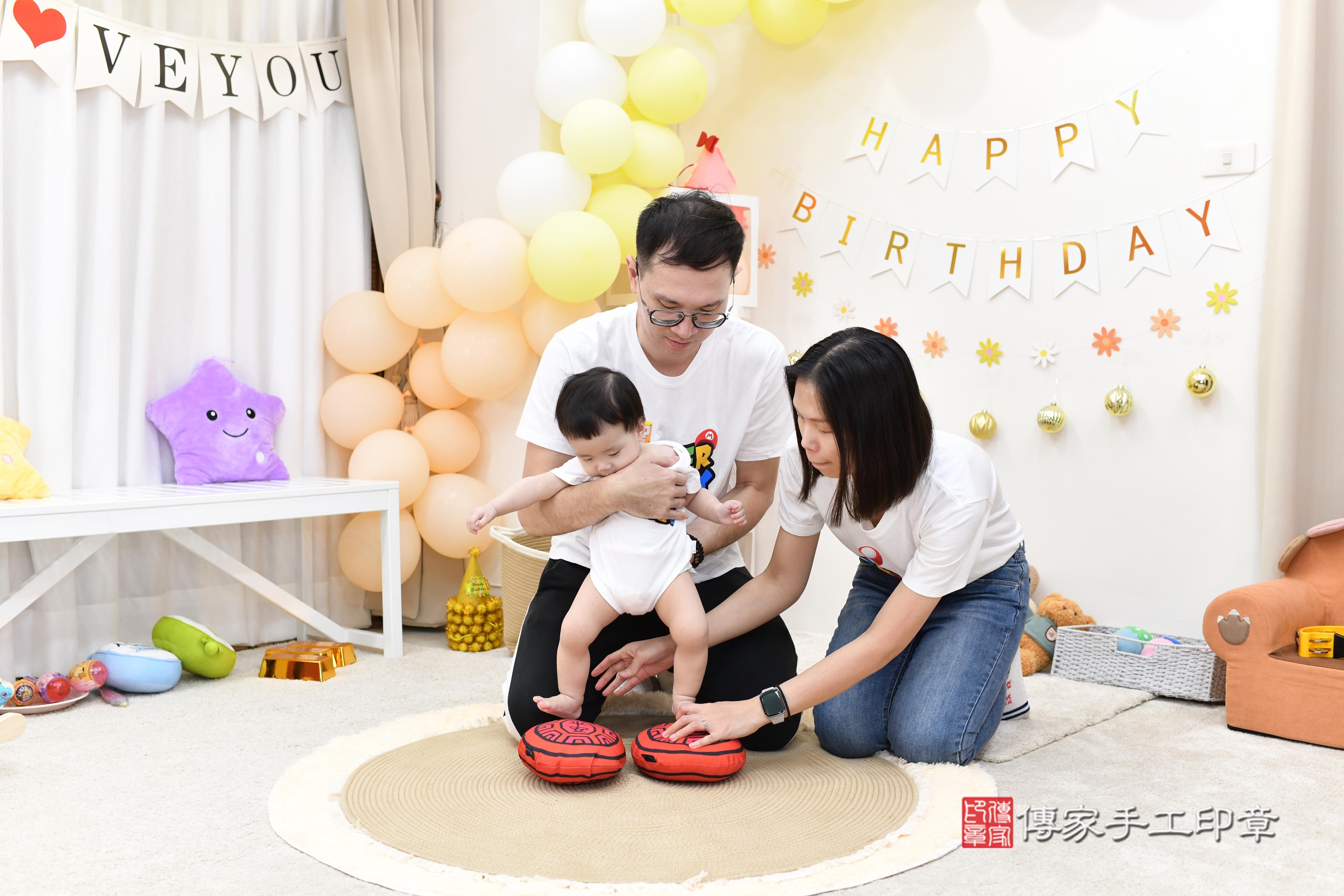 傳家手工印章高雄店、抓周、度脺、美式風會場、傳家嬰兒古禮、吉祥話、抓周道具物品24種、拍照。抓周證書。寶寶抓周、滿周歲、生日快樂、祝福