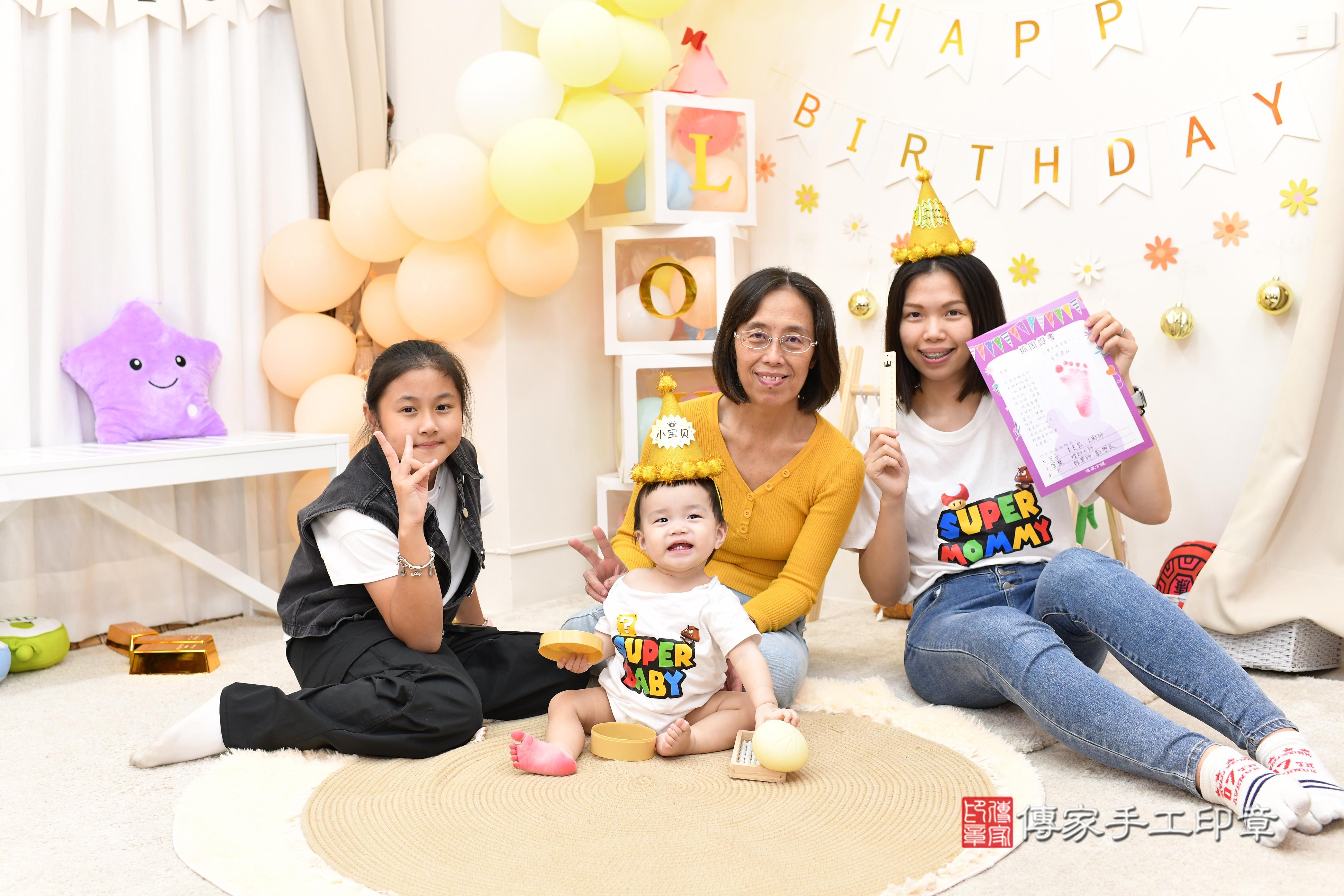 傳家手工印章高雄店、抓周、度脺、美式風會場、傳家嬰兒古禮、吉祥話、抓周道具物品24種、拍照。抓周證書。寶寶抓周、滿周歲、生日快樂、祝福