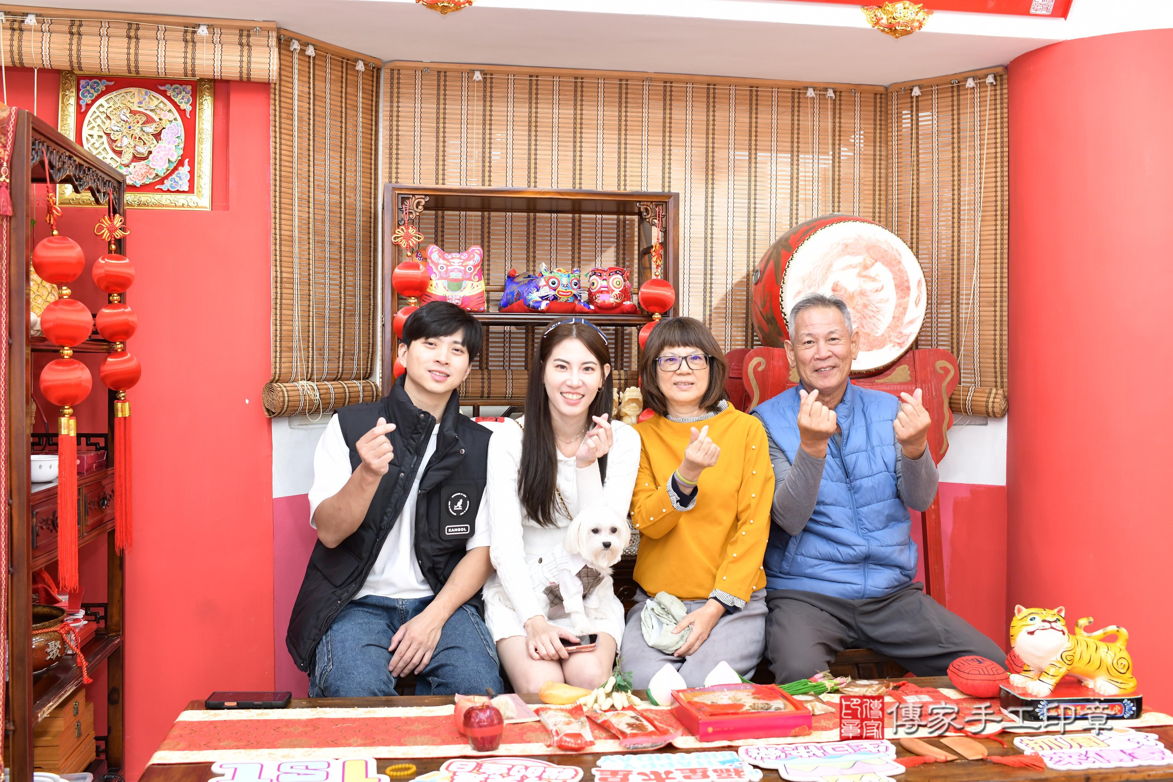 傳家手工印章高雄店、抓周、度脺、美式風會場、傳家嬰兒古禮、吉祥話、抓周道具物品24種、拍照。抓周證書。寶寶抓周、滿周歲、生日快樂、祝福