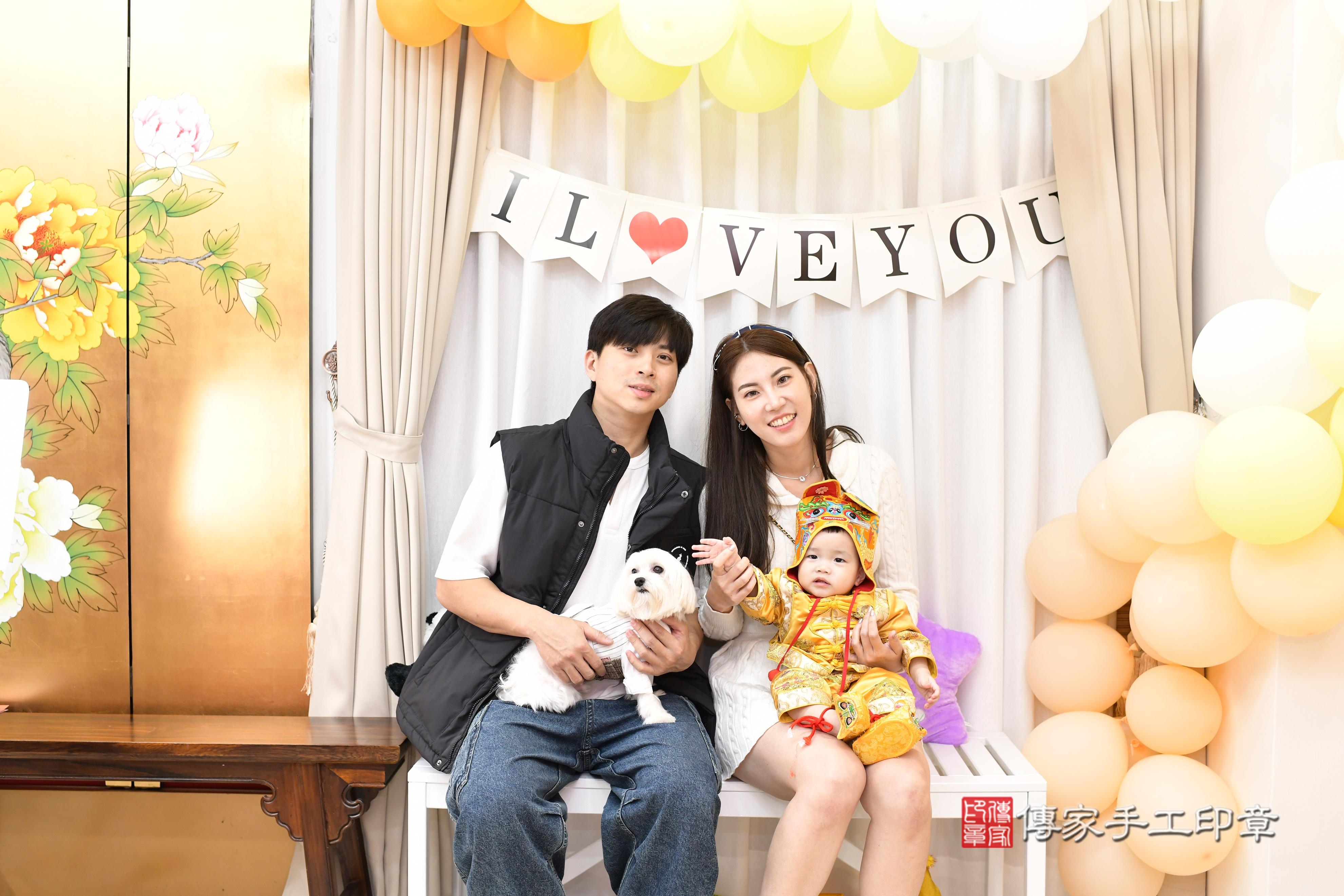 傳家手工印章高雄店、抓周、度脺、美式風會場、傳家嬰兒古禮、吉祥話、抓周道具物品24種、拍照。抓周證書。寶寶抓周、滿周歲、生日快樂、祝福