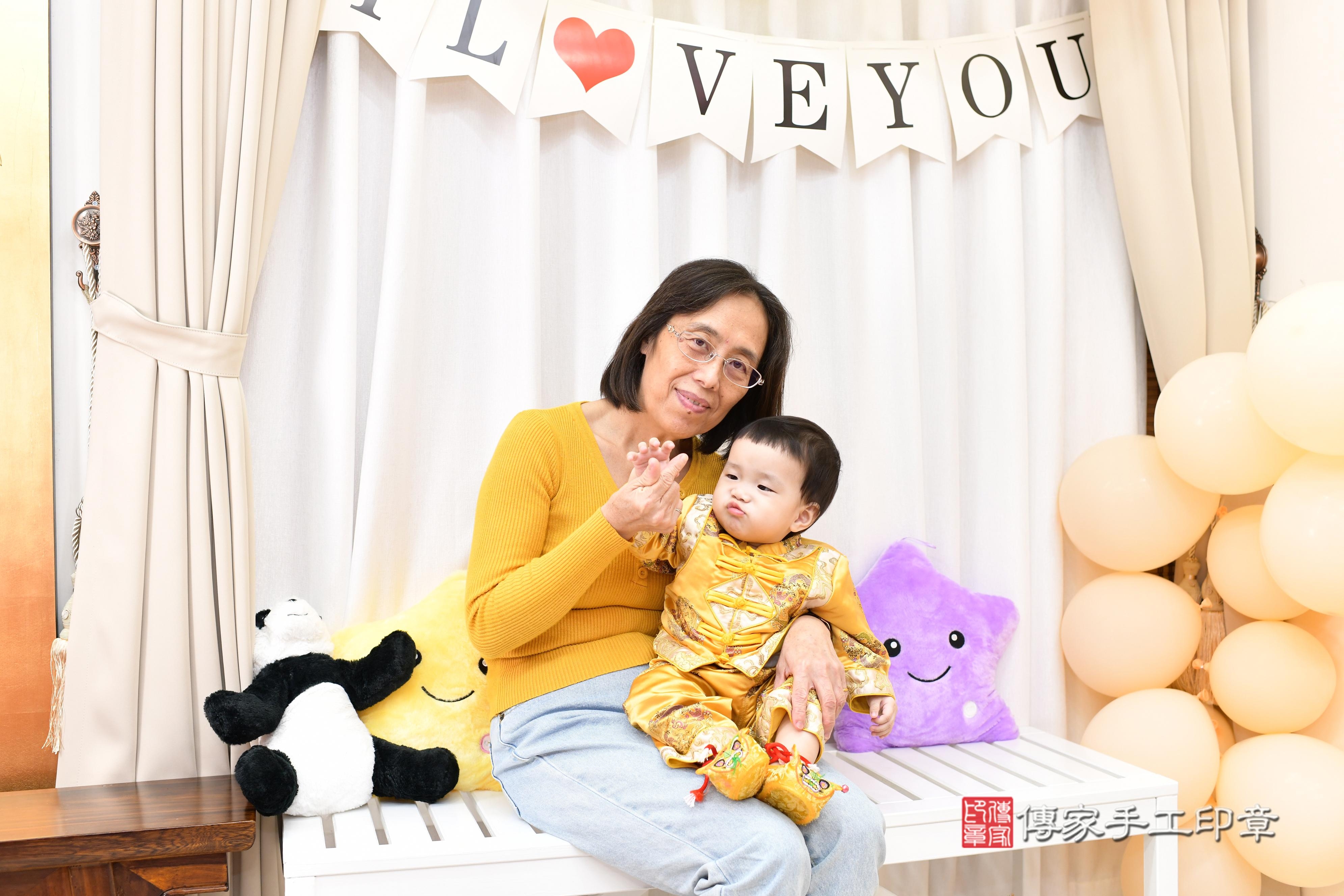 傳家手工印章高雄店、抓周、度脺、美式風會場、傳家嬰兒古禮、吉祥話、抓周道具物品24種、拍照。抓周證書。寶寶抓周、滿周歲、生日快樂、祝福