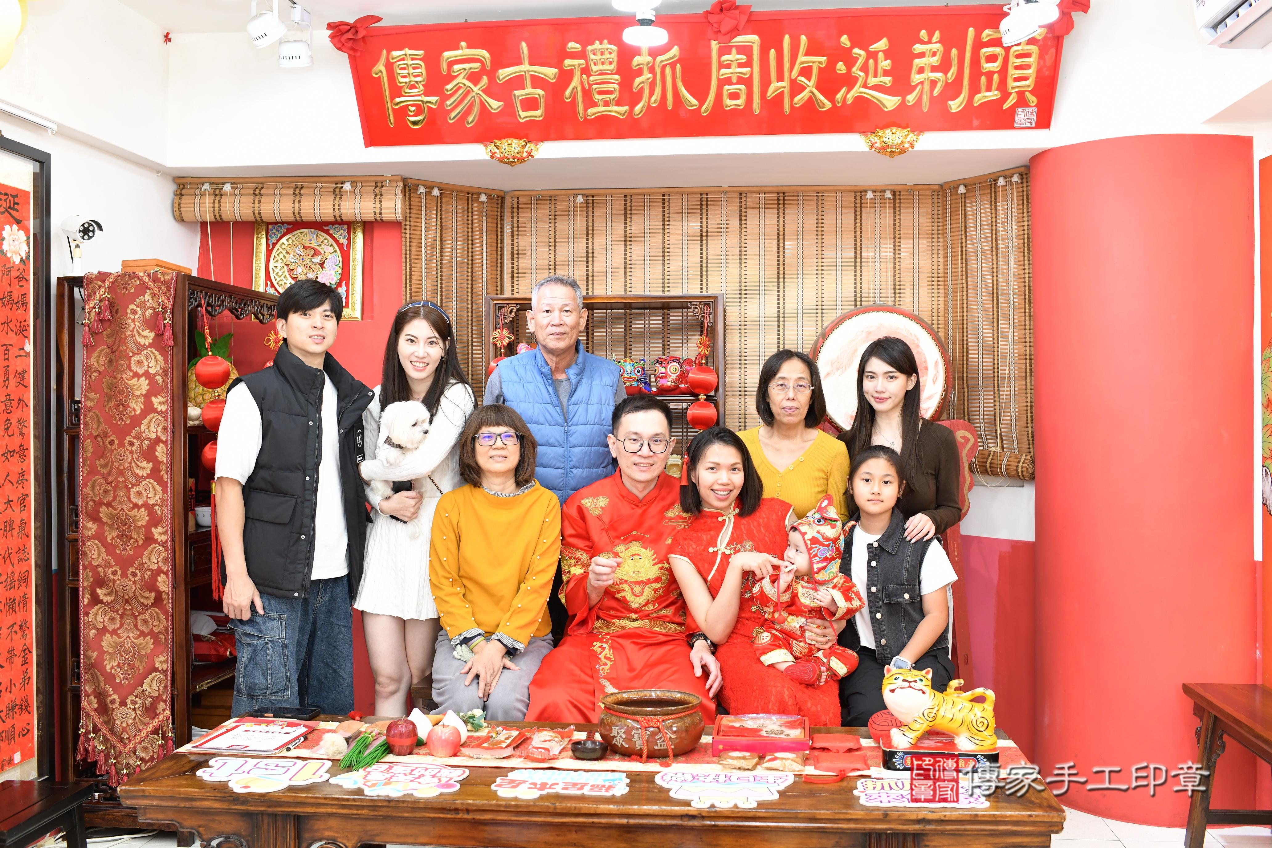 傳家手工印章高雄店、抓周、度脺、美式風會場、傳家嬰兒古禮、吉祥話、抓周道具物品24種、拍照。抓周證書。寶寶抓周、滿周歲、生日快樂、祝福