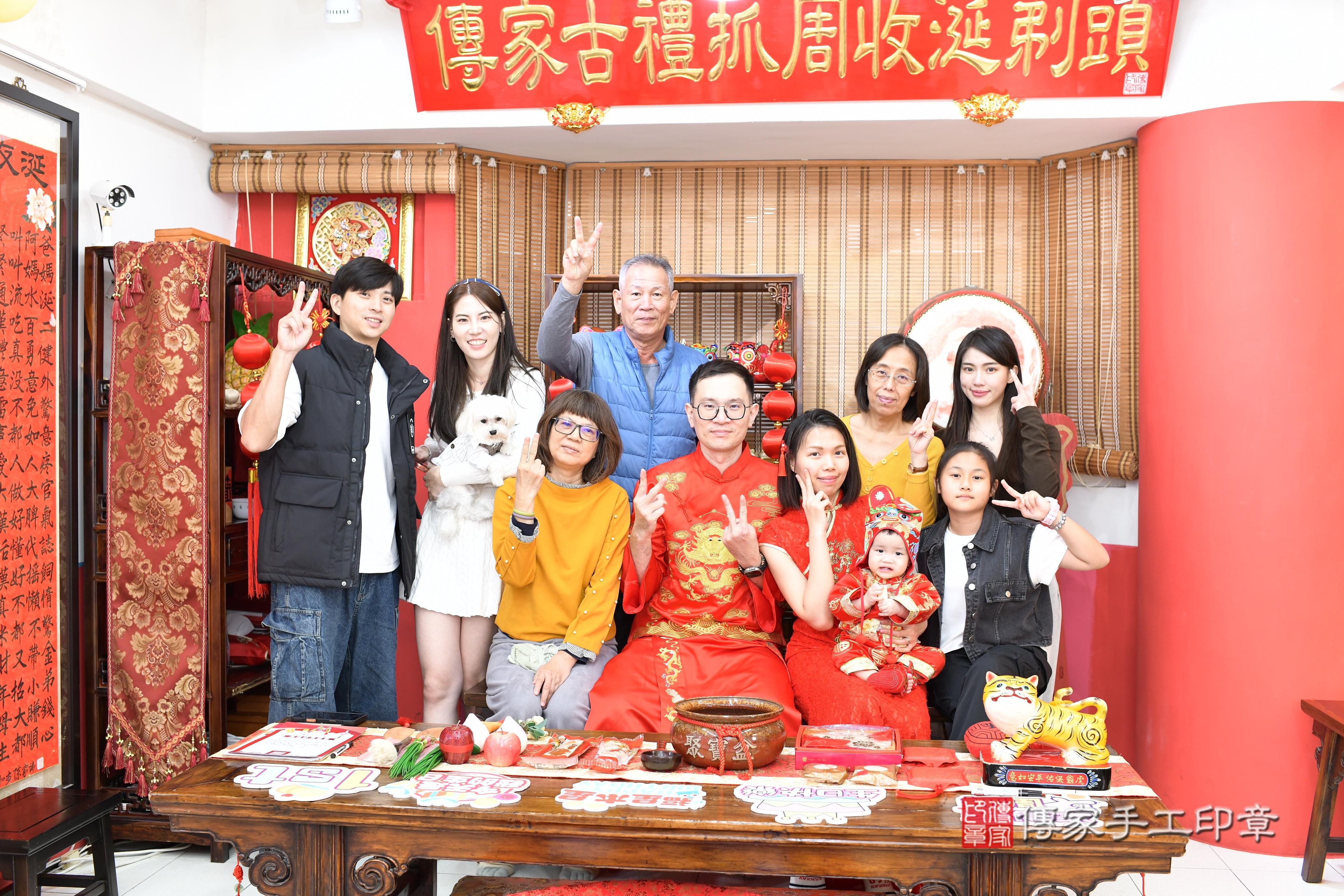 傳家手工印章高雄店、抓周、度脺、美式風會場、傳家嬰兒古禮、吉祥話、抓周道具物品24種、拍照。抓周證書。寶寶抓周、滿周歲、生日快樂、祝福