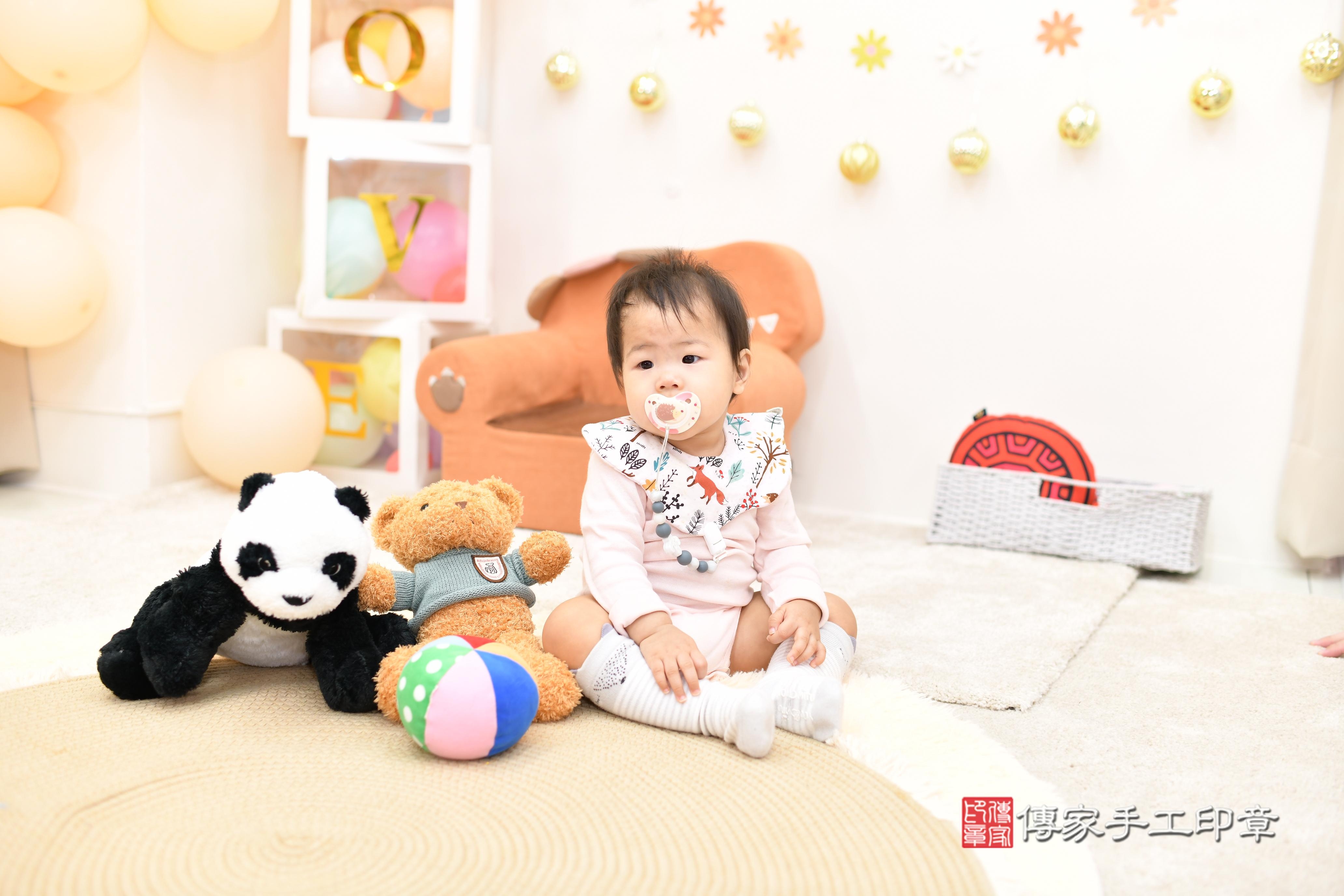 傳家手工印章高雄店、抓周、度脺、美式風會場、傳家嬰兒古禮、吉祥話、抓周道具物品24種、拍照。抓周證書。寶寶抓周、滿周歲、生日快樂、祝福