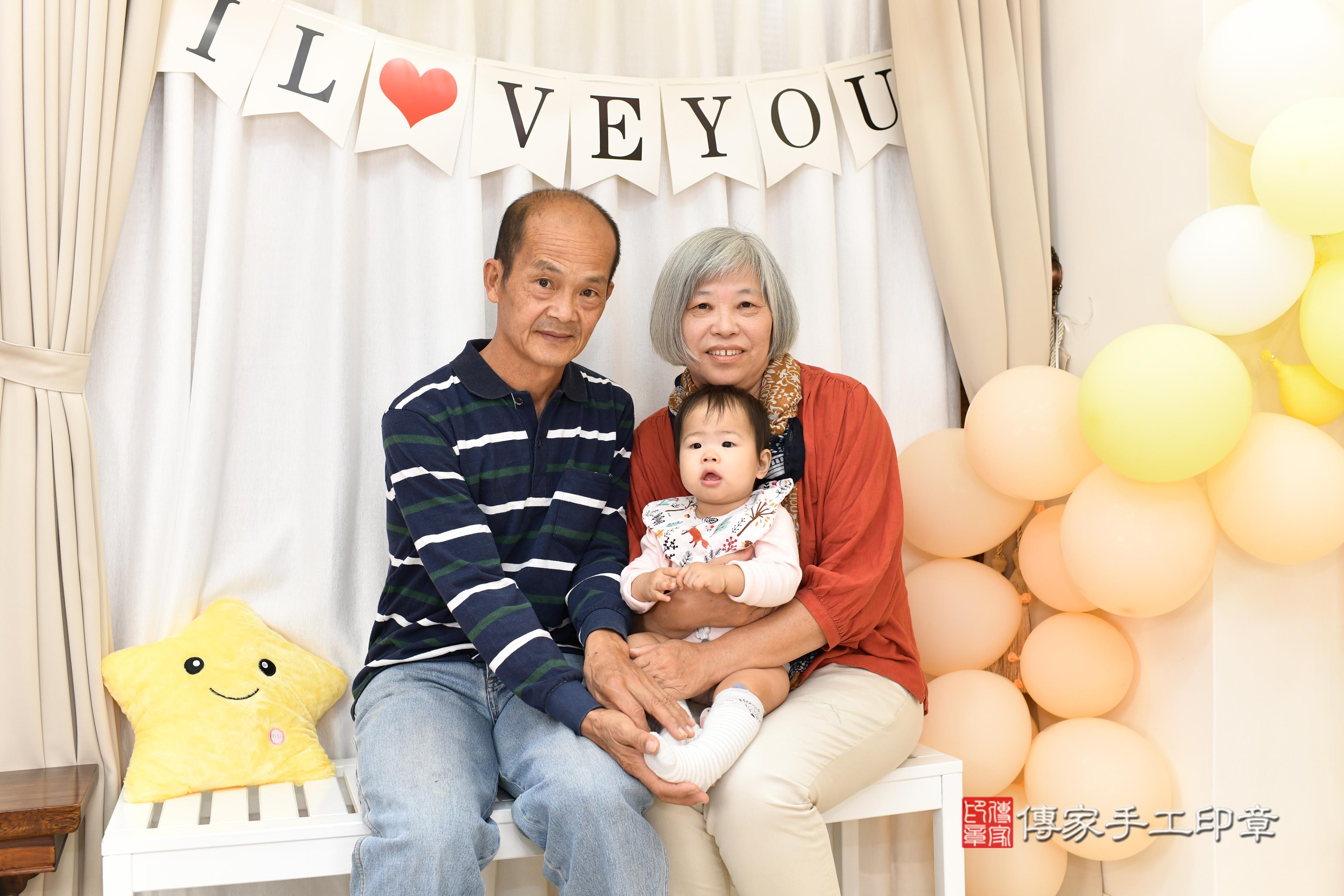 傳家手工印章高雄店、抓周、度脺、美式風會場、傳家嬰兒古禮、吉祥話、抓周道具物品24種、拍照。抓周證書。寶寶抓周、滿周歲、生日快樂、祝福