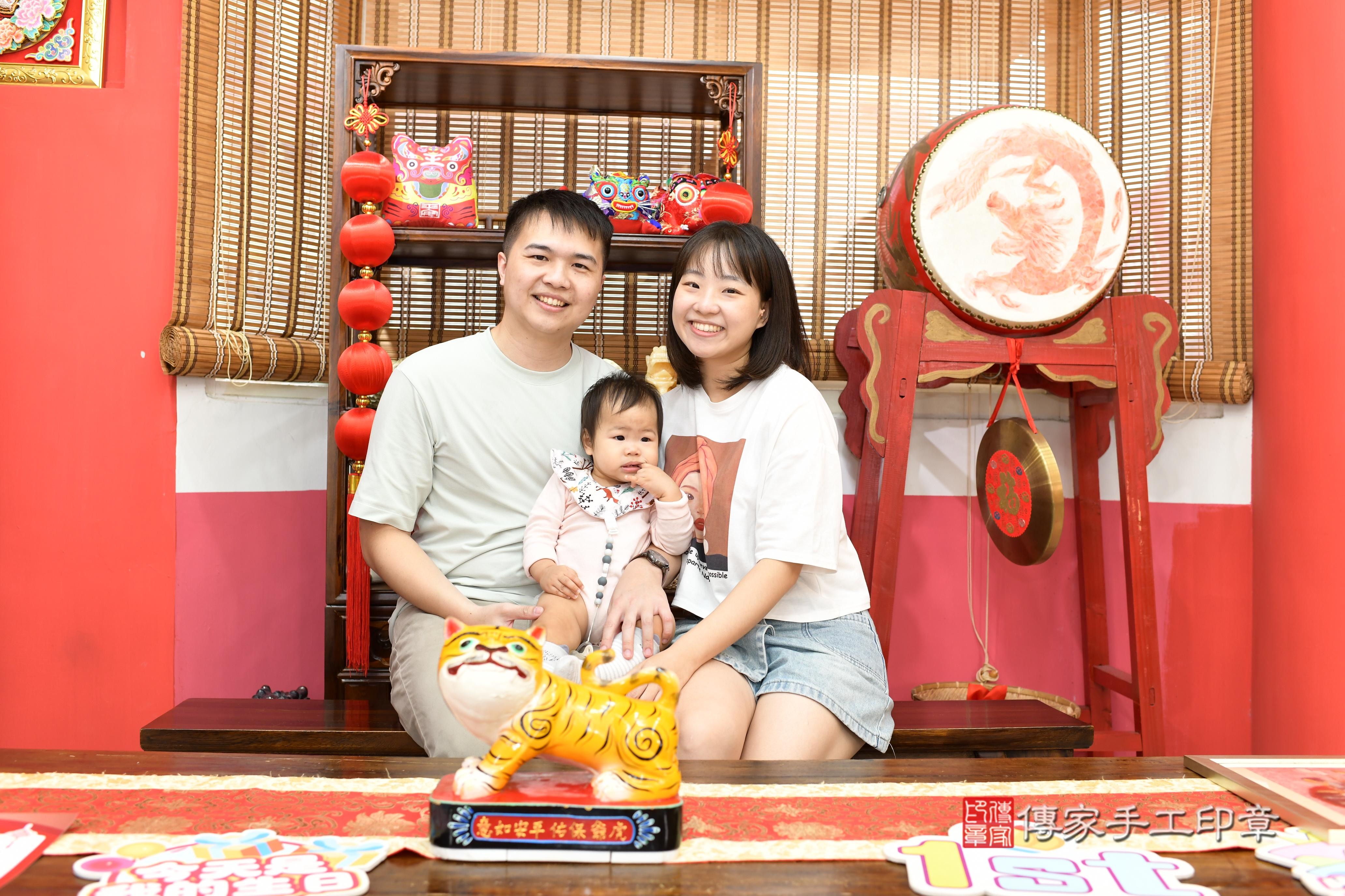 傳家手工印章高雄店、抓周、度脺、美式風會場、傳家嬰兒古禮、吉祥話、抓周道具物品24種、拍照。抓周證書。寶寶抓周、滿周歲、生日快樂、祝福