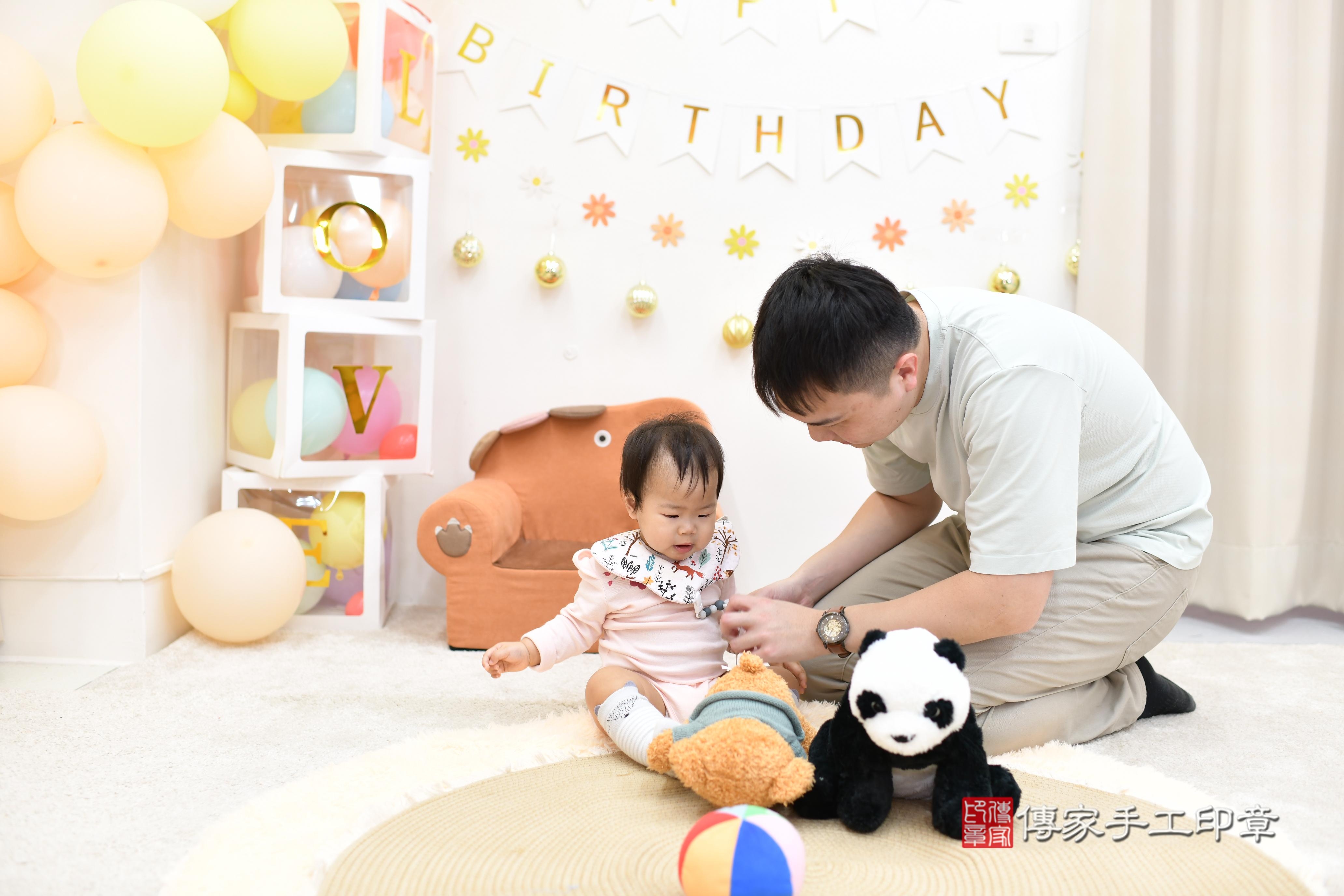 傳家手工印章高雄店、抓周、度脺、美式風會場、傳家嬰兒古禮、吉祥話、抓周道具物品24種、拍照。抓周證書。寶寶抓周、滿周歲、生日快樂、祝福