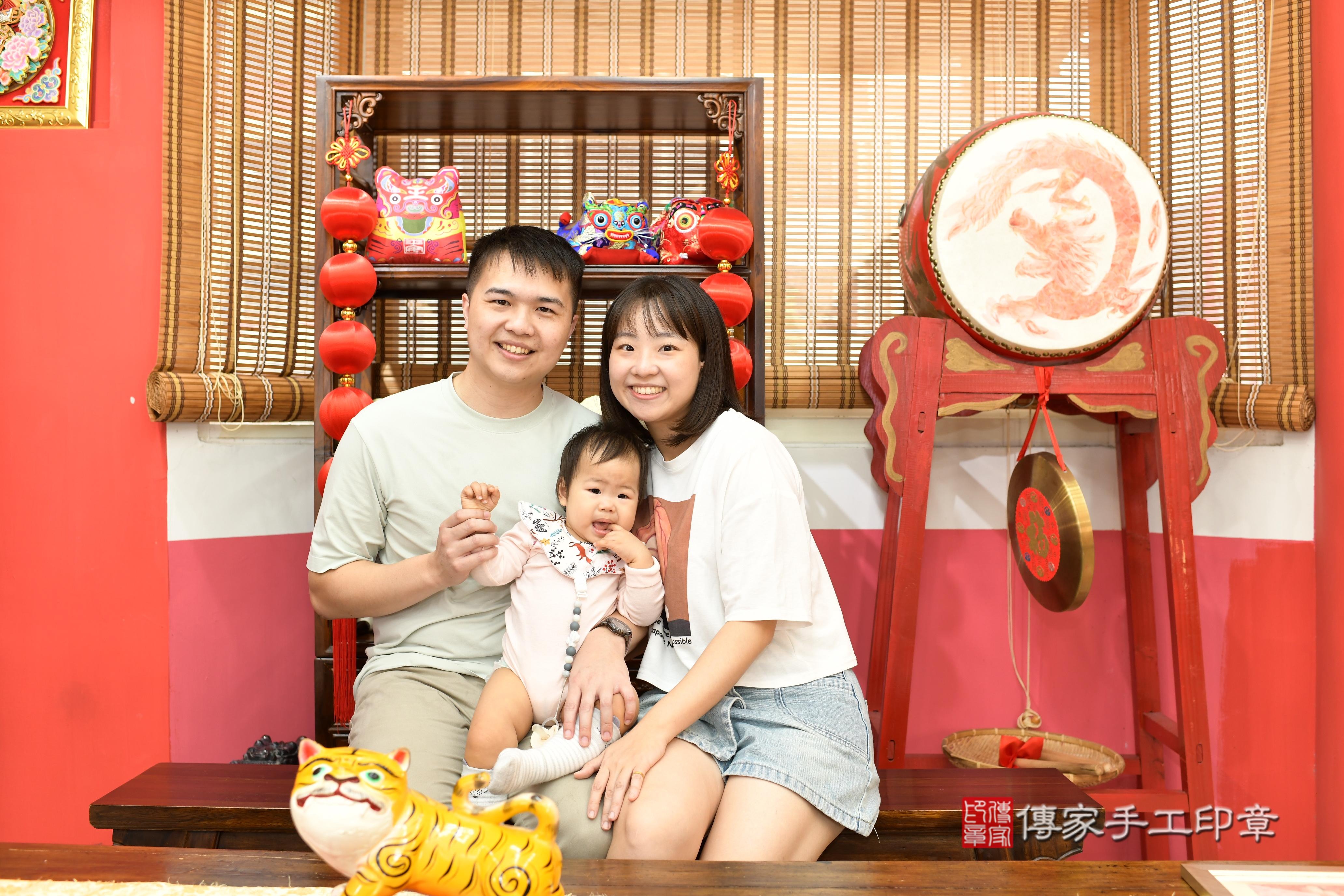 傳家手工印章高雄店、抓周、度脺、美式風會場、傳家嬰兒古禮、吉祥話、抓周道具物品24種、拍照。抓周證書。寶寶抓周、滿周歲、生日快樂、祝福