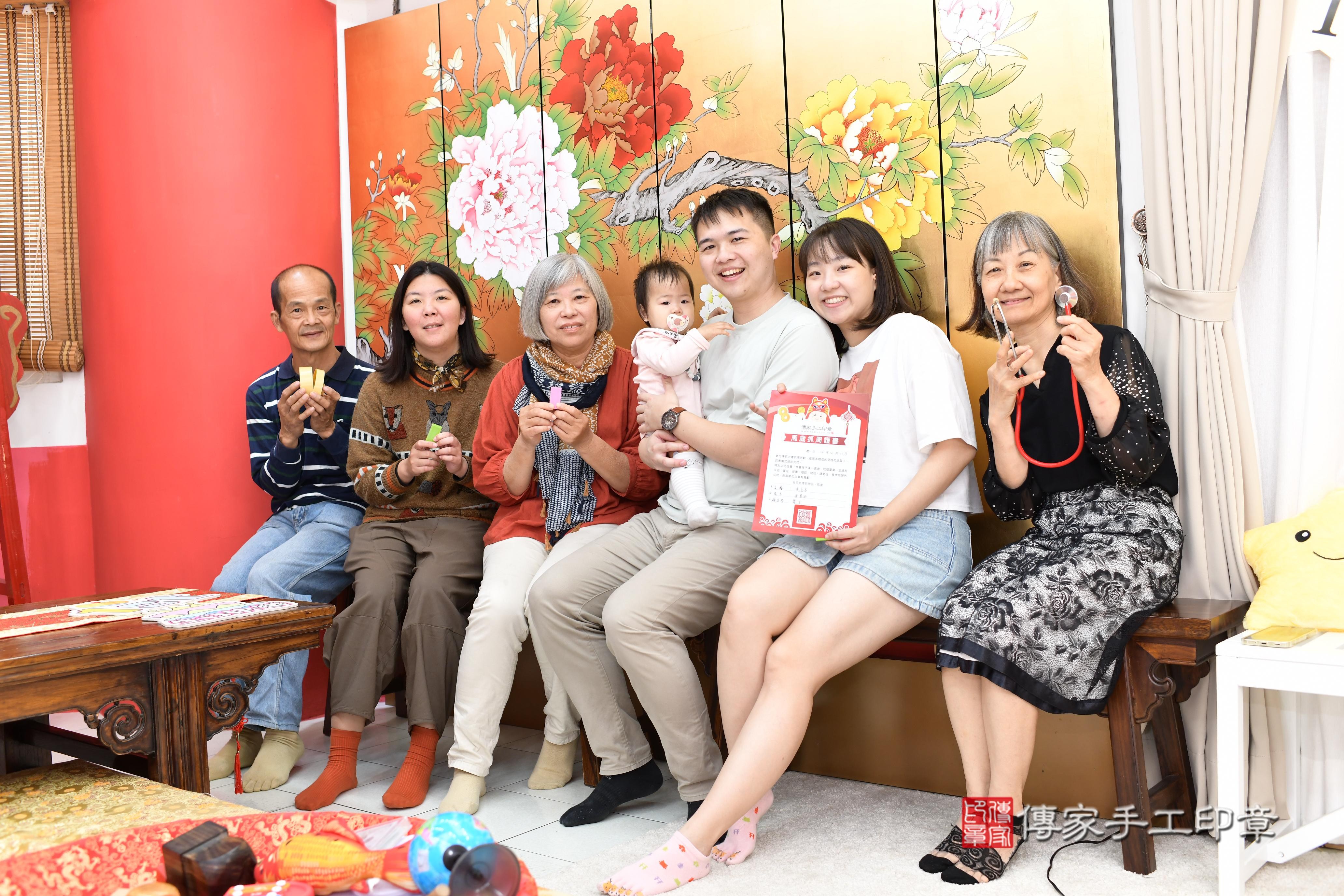 傳家手工印章高雄店、抓周、度脺、美式風會場、傳家嬰兒古禮、吉祥話、抓周道具物品24種、拍照。抓周證書。寶寶抓周、滿周歲、生日快樂、祝福