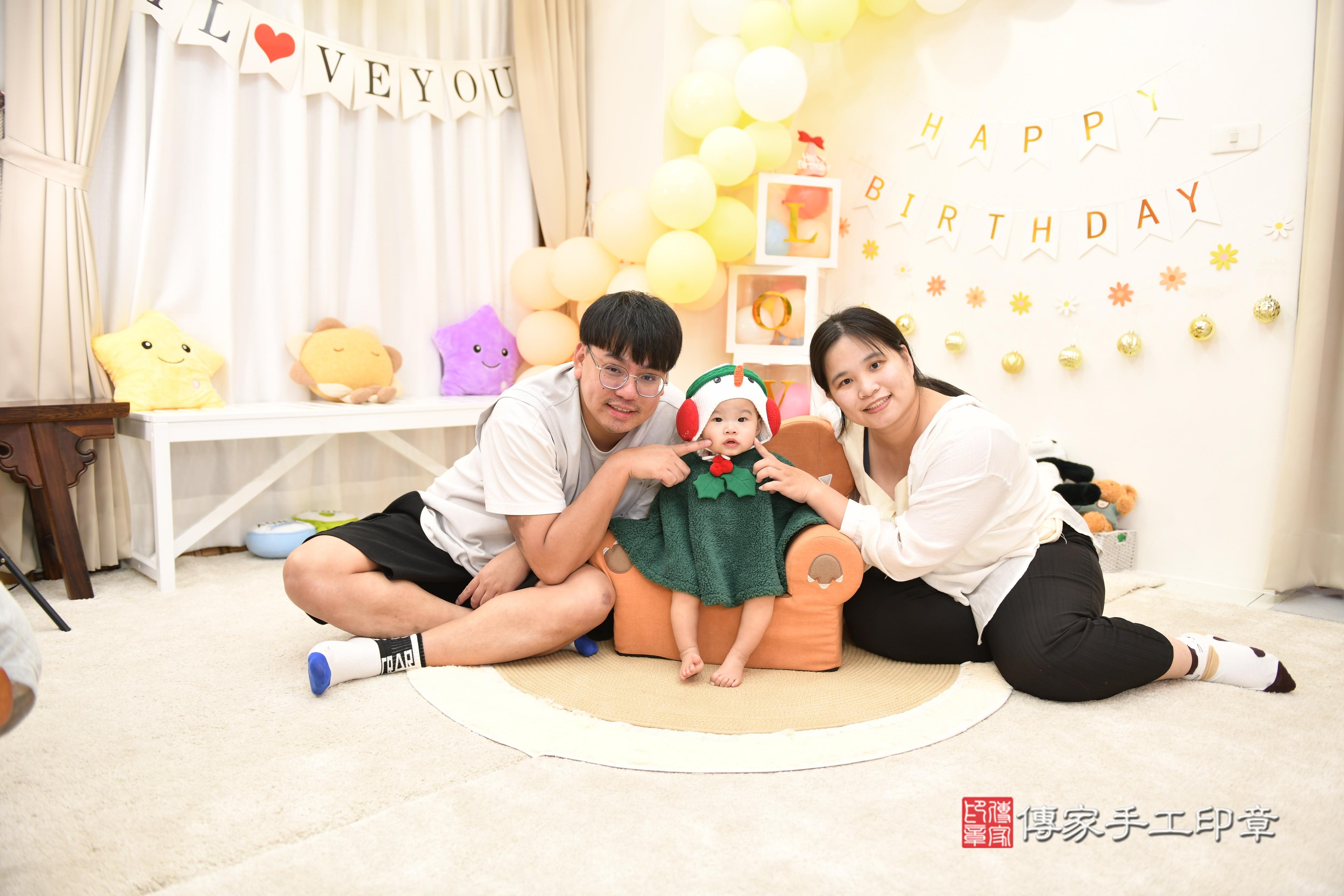 傳家手工印章高雄店、抓周、度脺、美式風會場、傳家嬰兒古禮、吉祥話、抓周道具物品24種、拍照。抓周證書。寶寶抓周、滿周歲、生日快樂、祝福