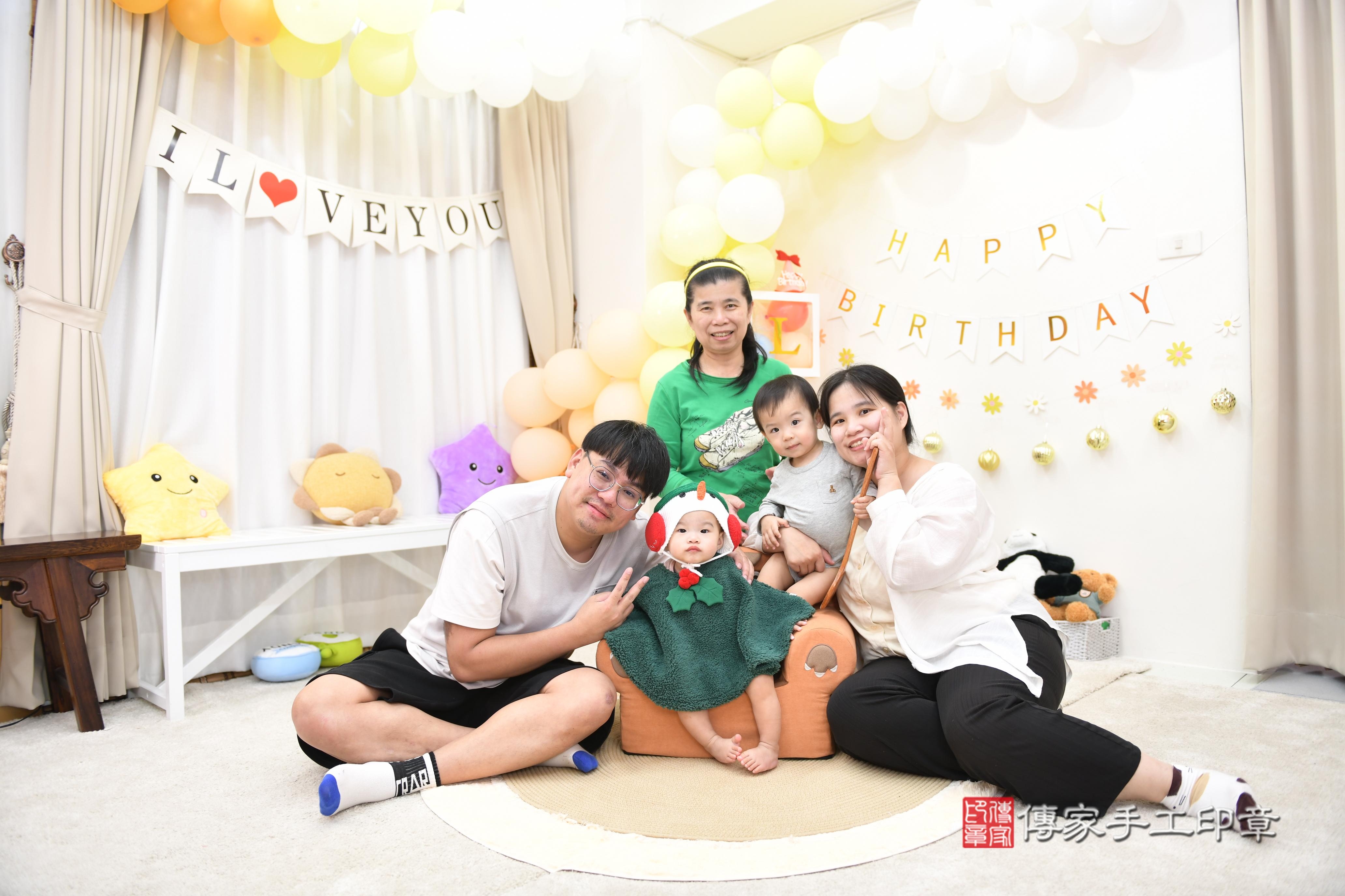 傳家手工印章高雄店、抓周、度脺、美式風會場、傳家嬰兒古禮、吉祥話、抓周道具物品24種、拍照。抓周證書。寶寶抓周、滿周歲、生日快樂、祝福